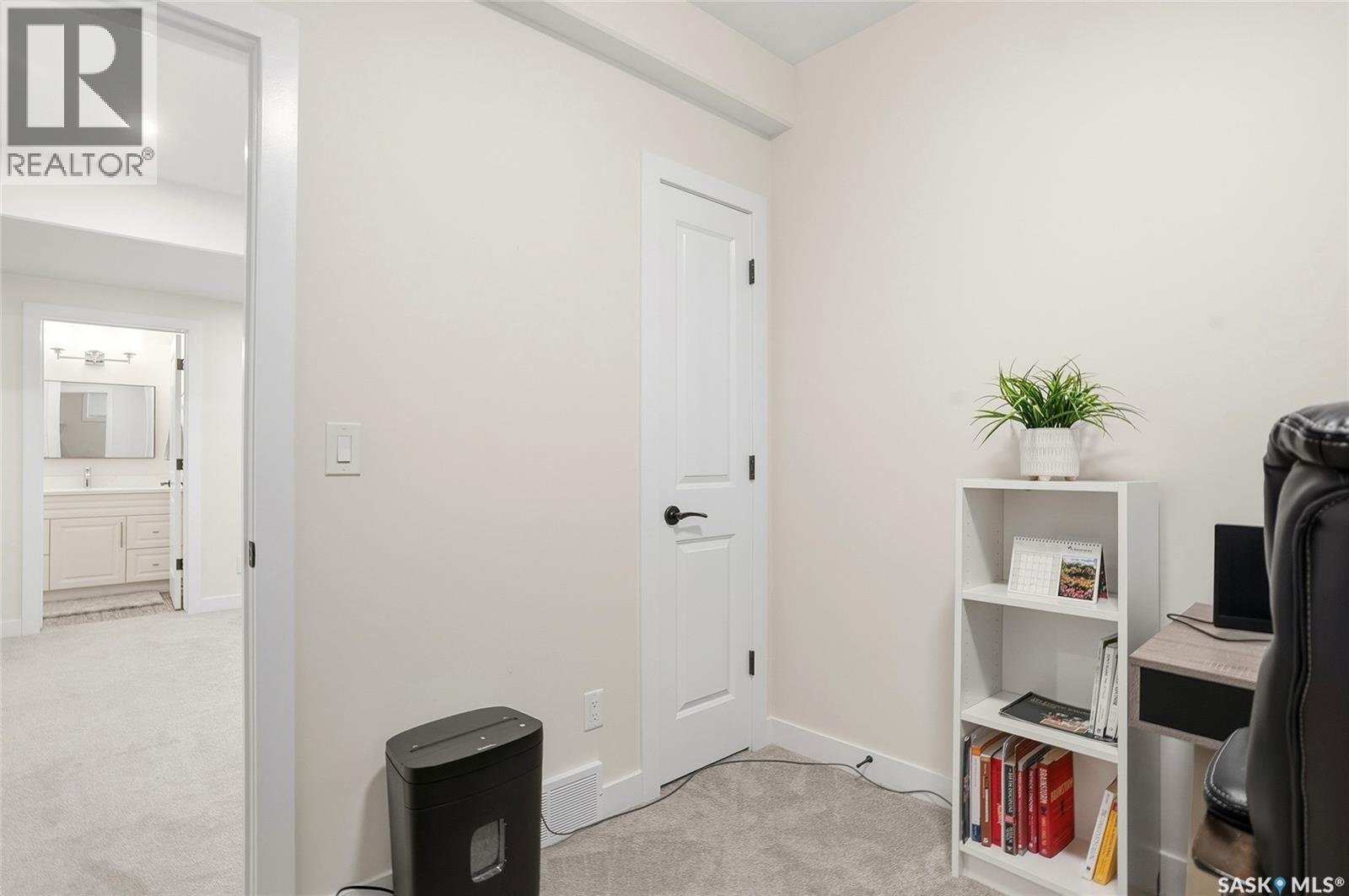 606 Pichler CRESCENT — photo 36