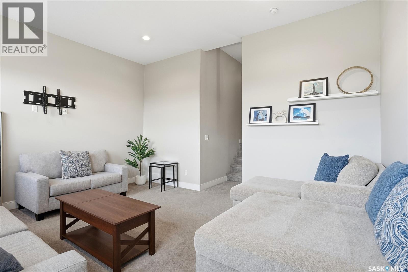 606 Pichler CRESCENT — photo 18