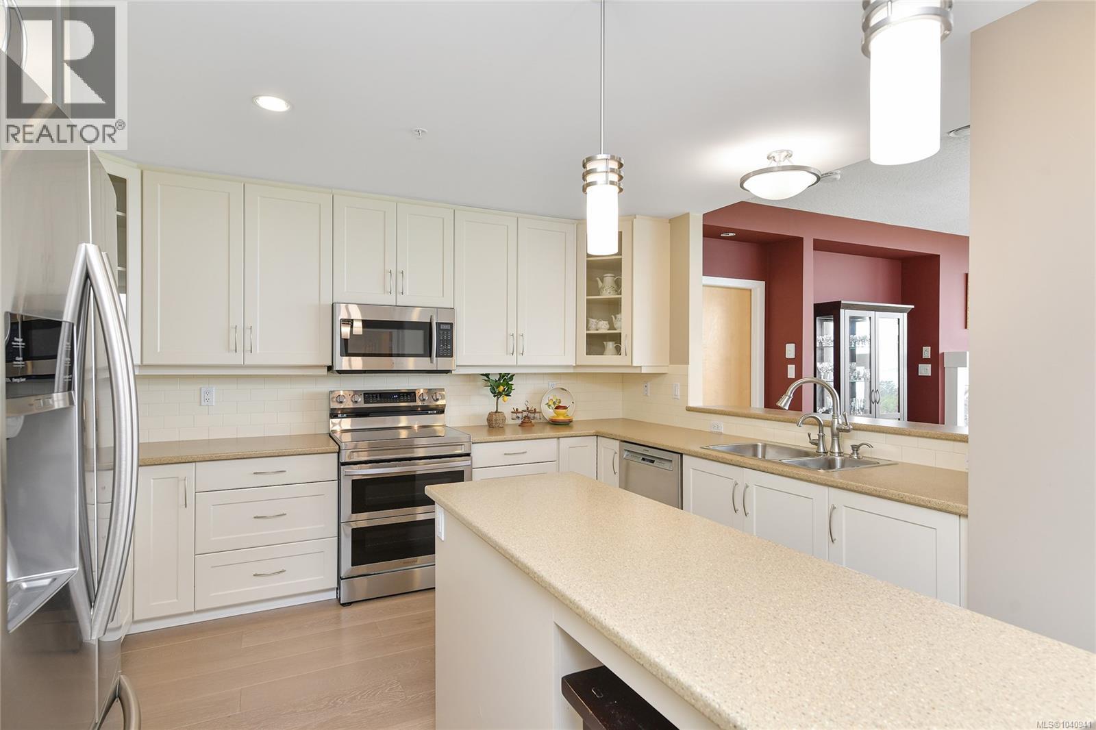 #401 5332 Sayward Hill Cres - 19