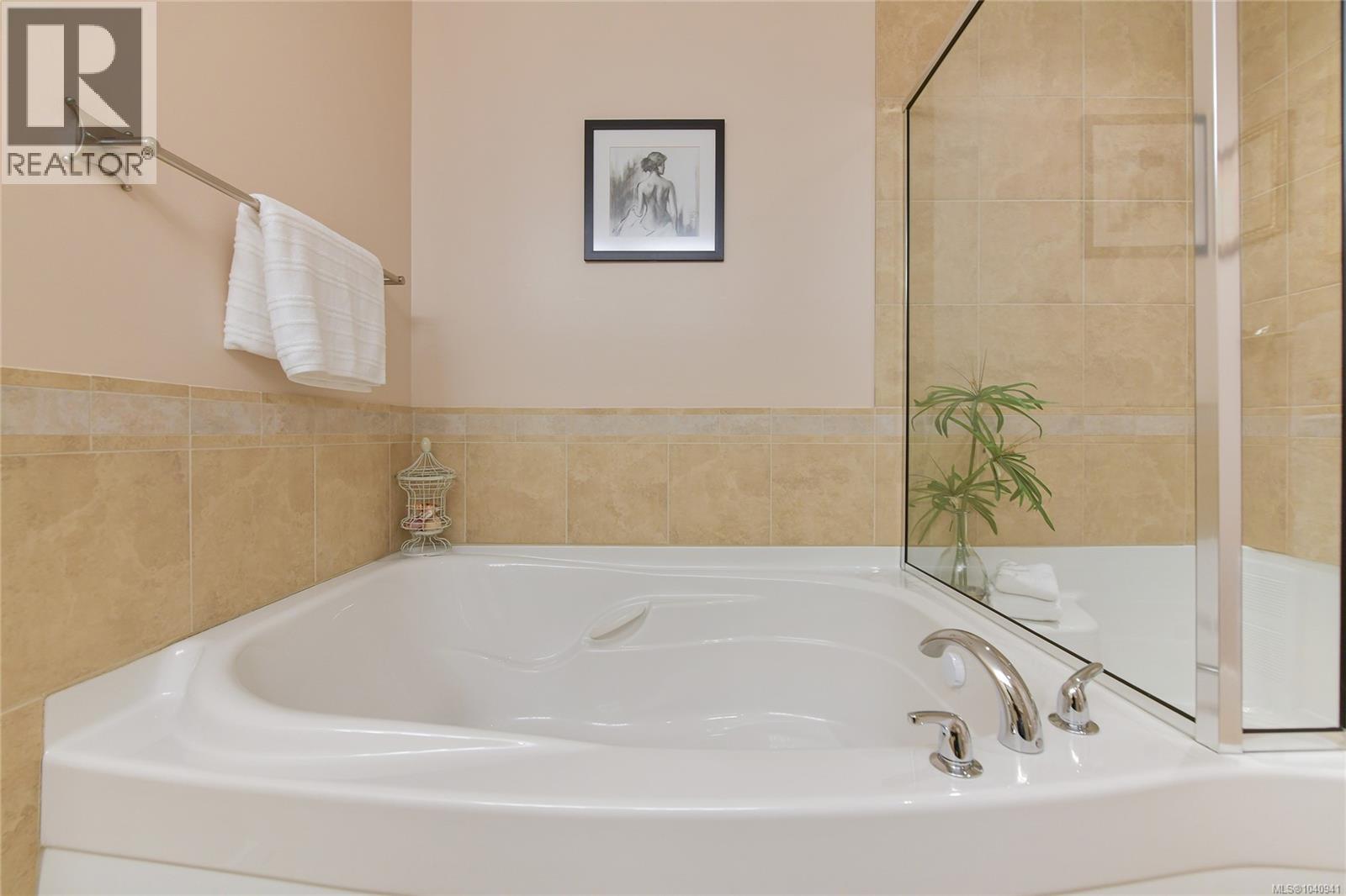 #401 5332 Sayward Hill Cres - 39