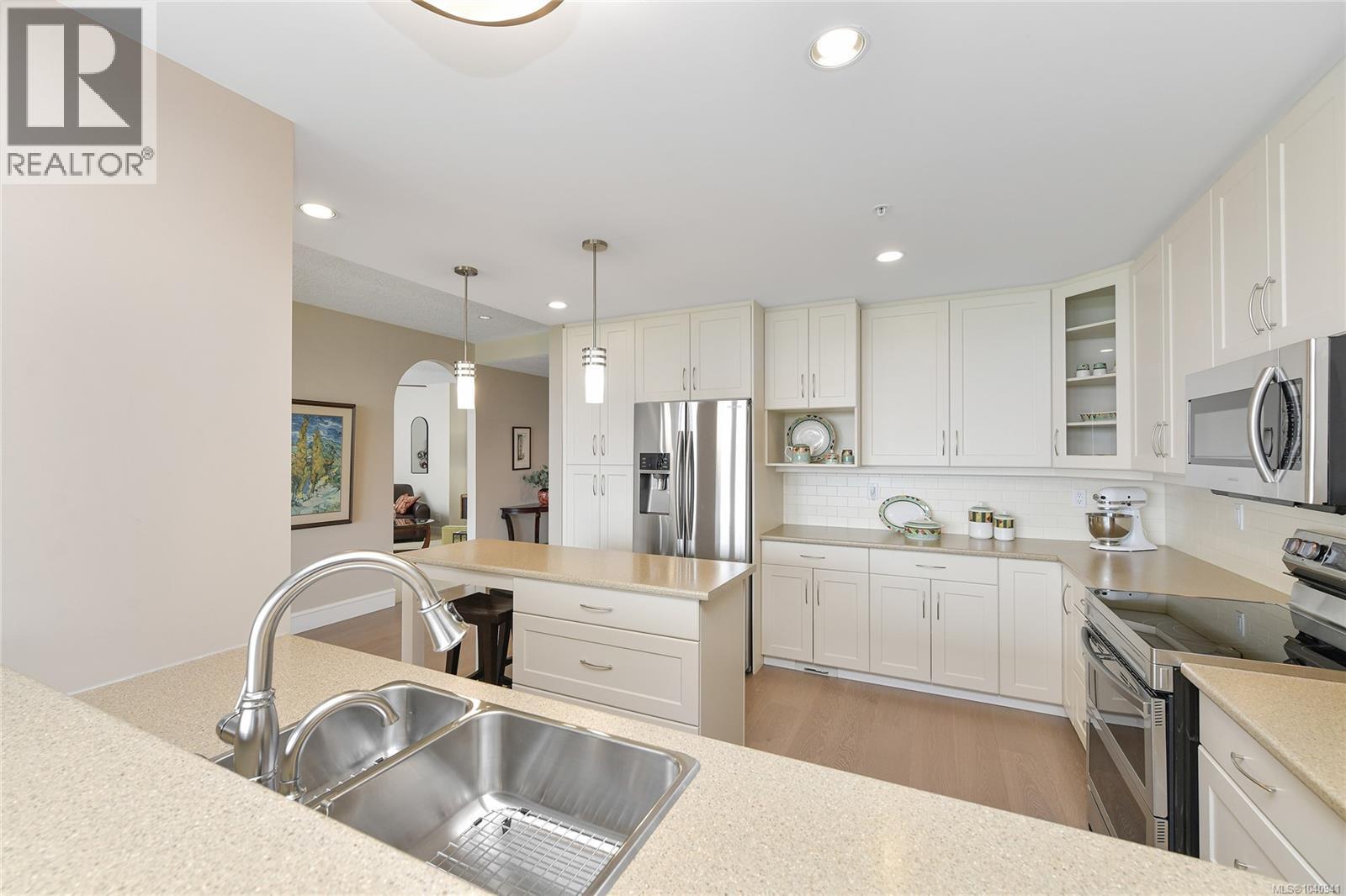 #401 5332 Sayward Hill Cres - 20