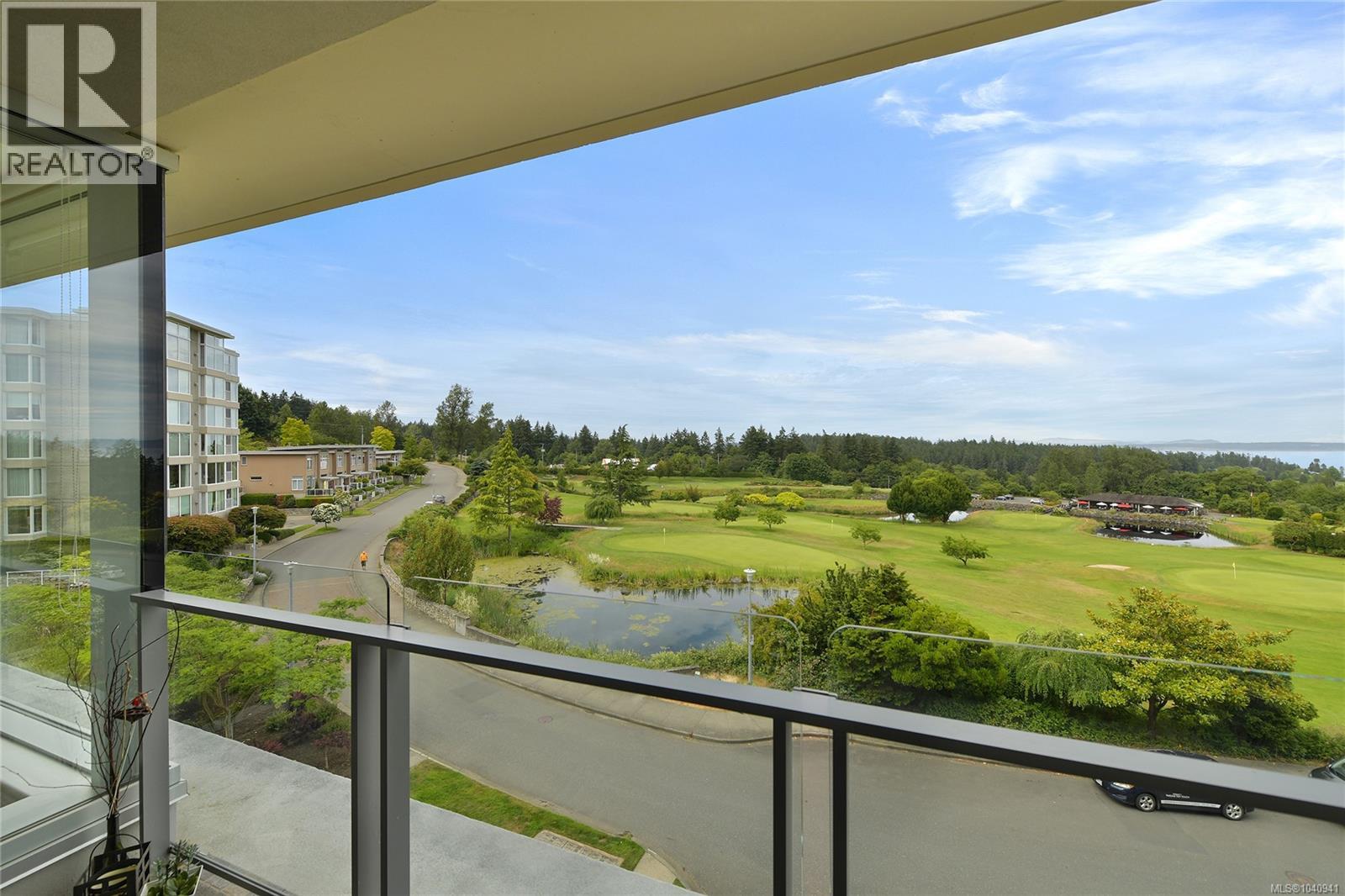#401 5332 Sayward Hill Cres - 64