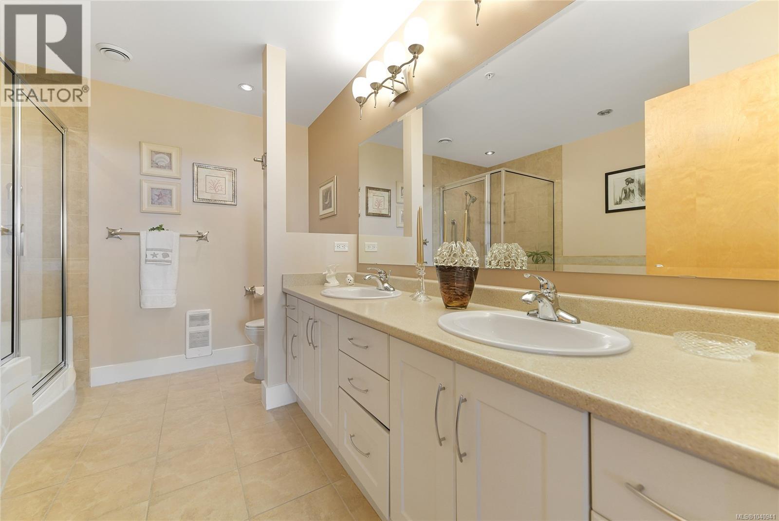 #401 5332 Sayward Hill Cres - 36