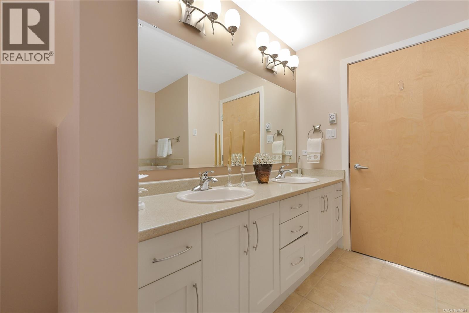 #401 5332 Sayward Hill Cres - 41