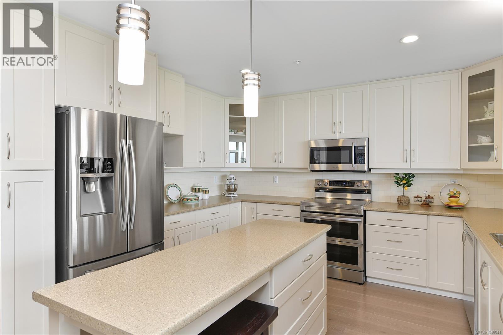 #401 5332 Sayward Hill Cres - 23