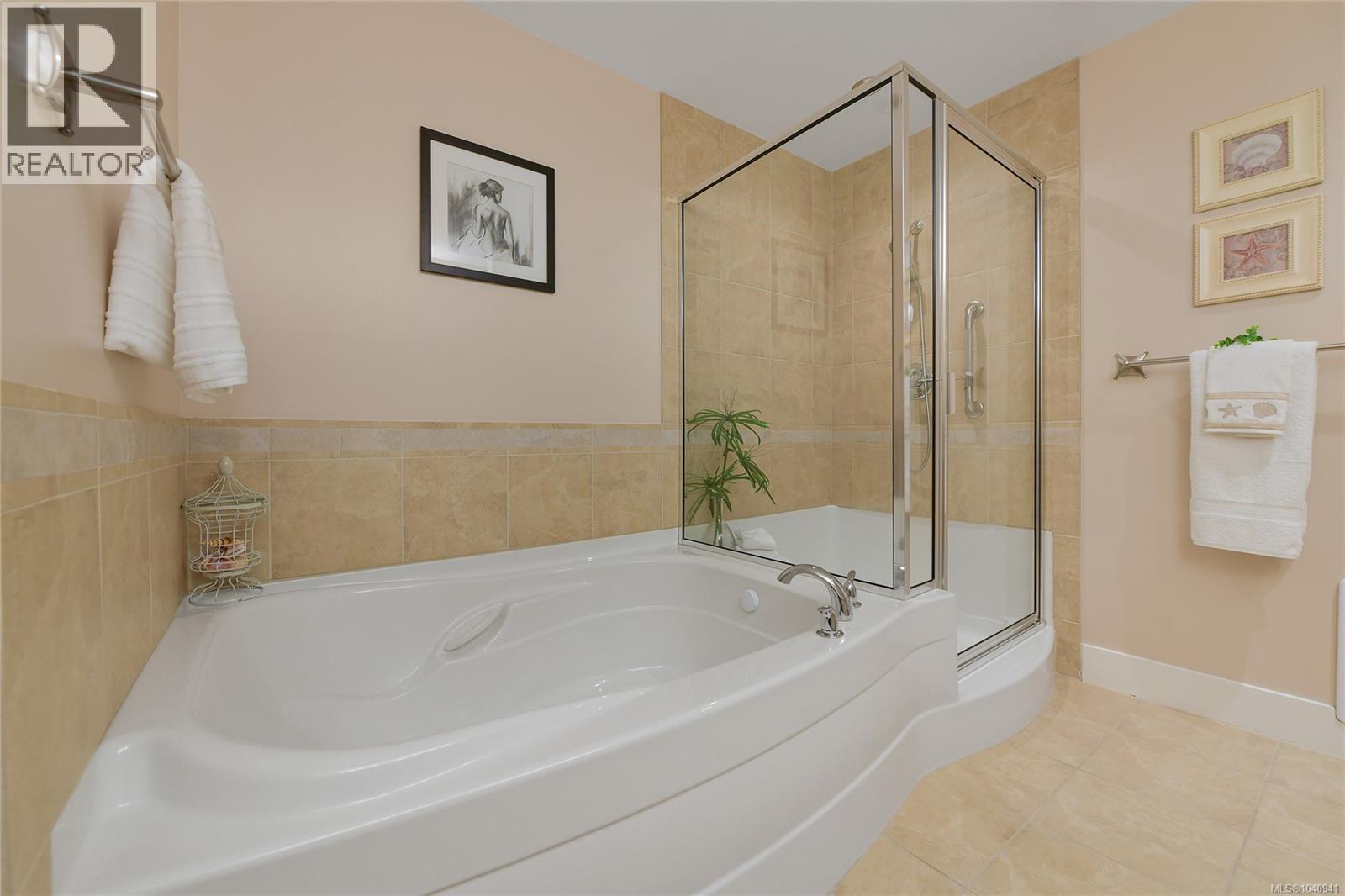 #401 5332 Sayward Hill Cres - 38