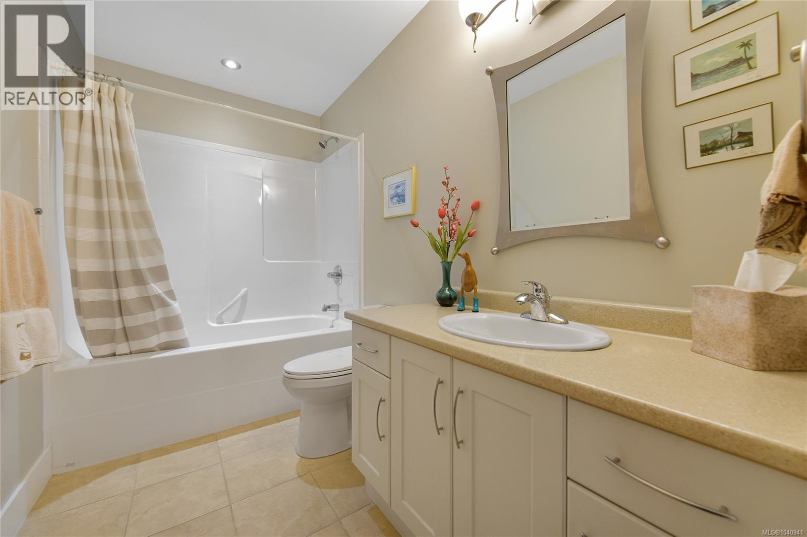 #401 5332 Sayward Hill Cres - 49