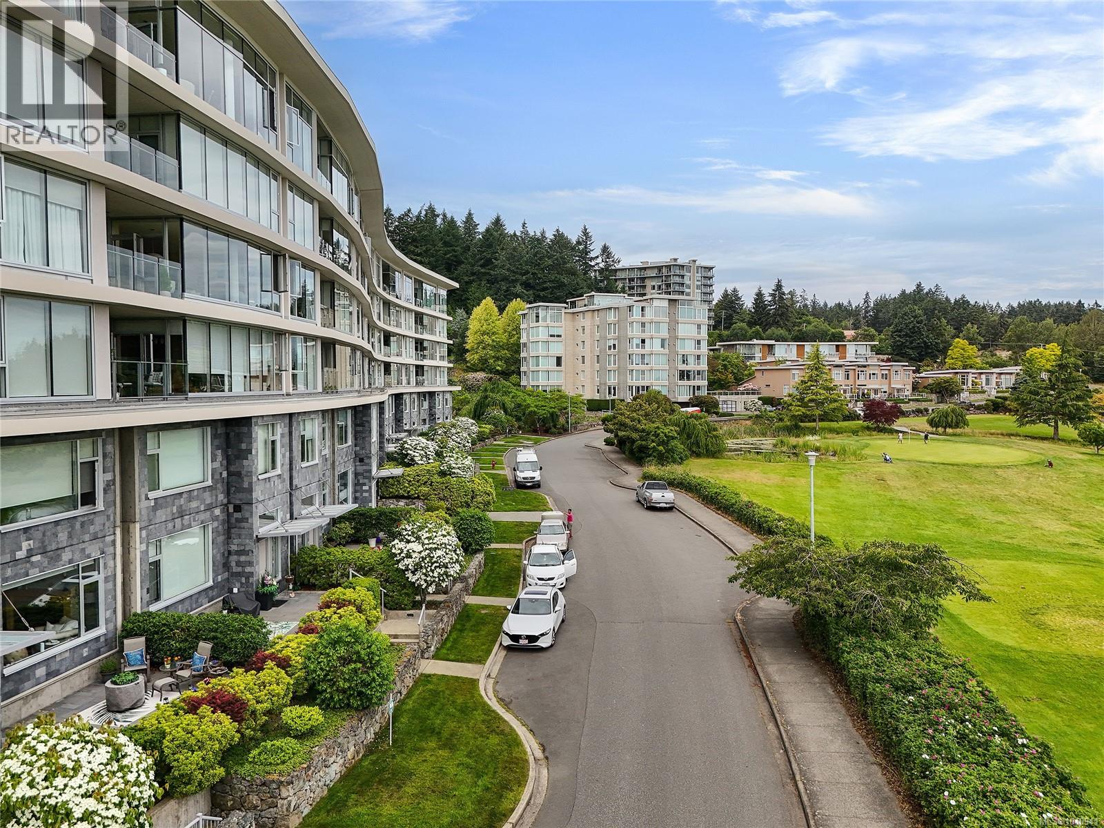#401 5332 Sayward Hill Cres - 53