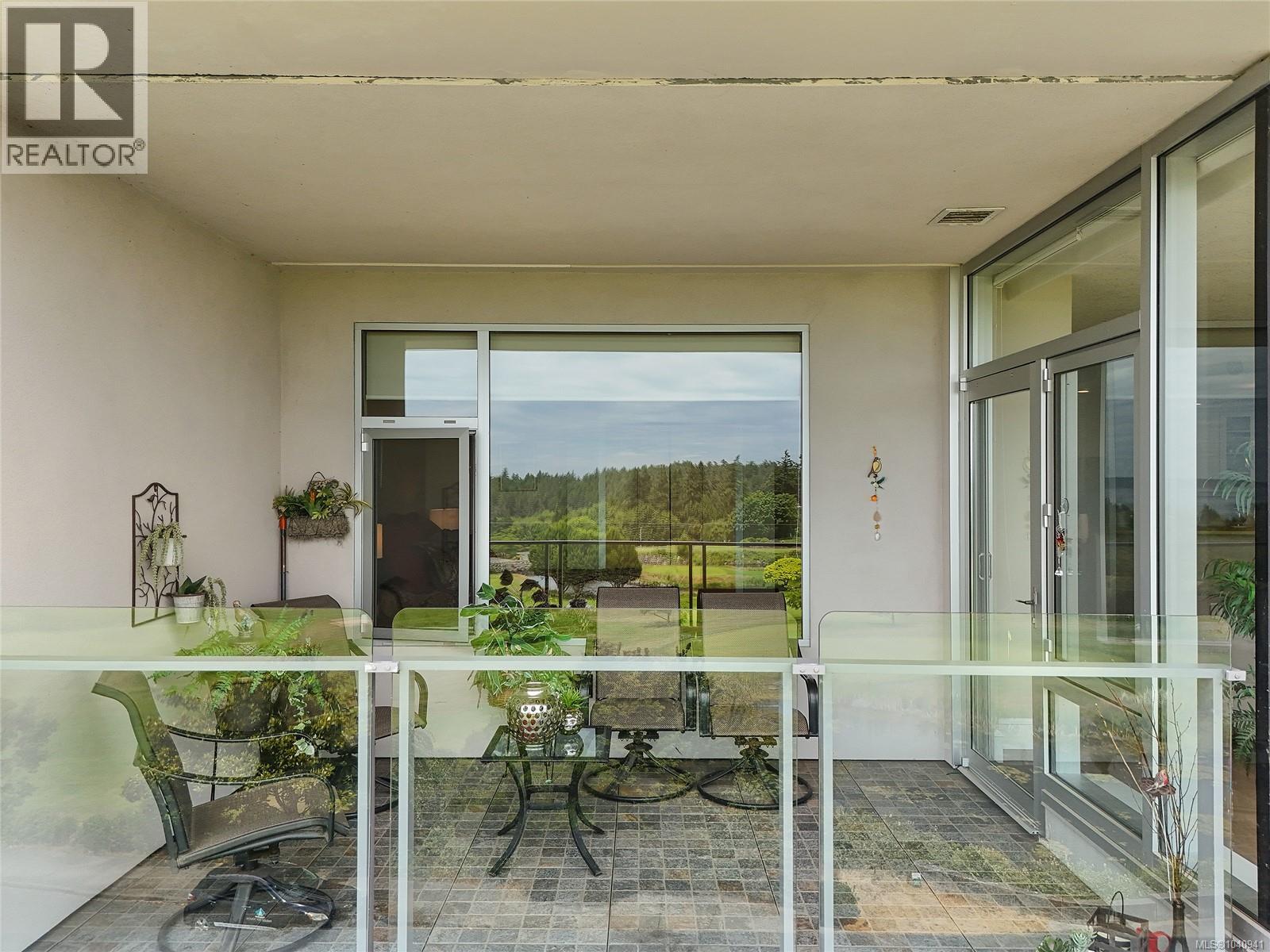 #401 5332 Sayward Hill Cres - 26