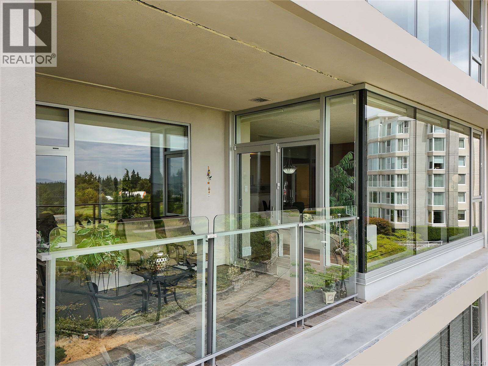 #401 5332 Sayward Hill Cres - 25
