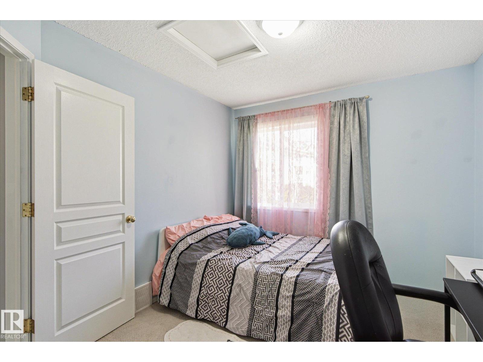 20004 54a AV NW - 32