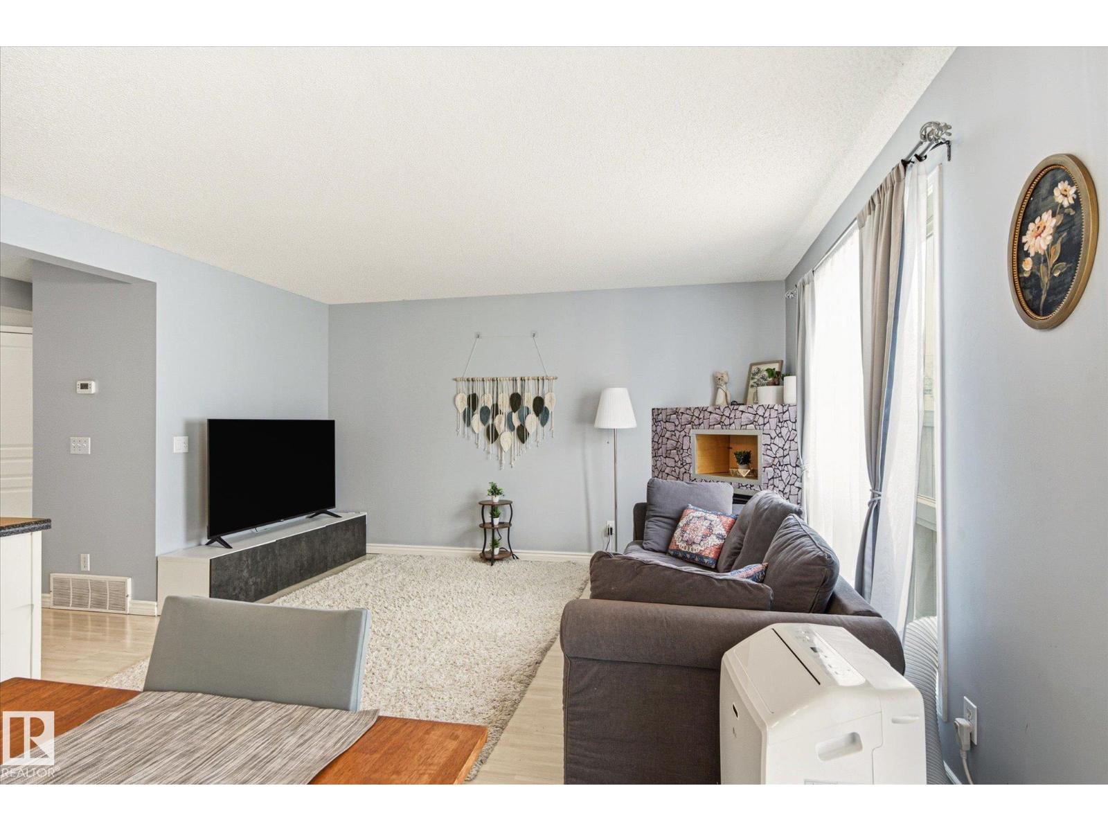20004 54a AV NW - 9