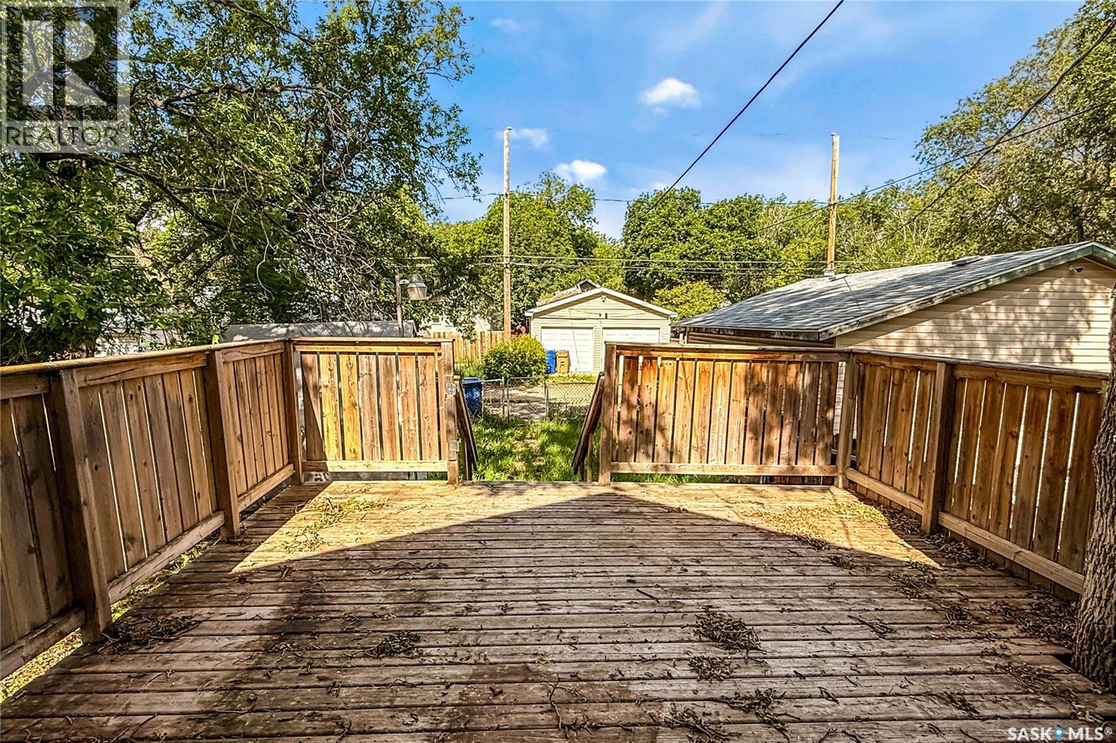 1132 QUEEN STREET - 10