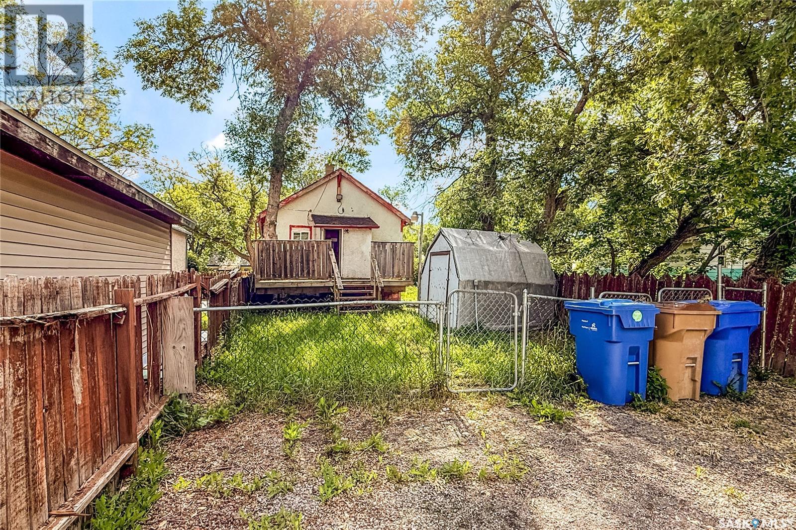 1132 QUEEN STREET - 12