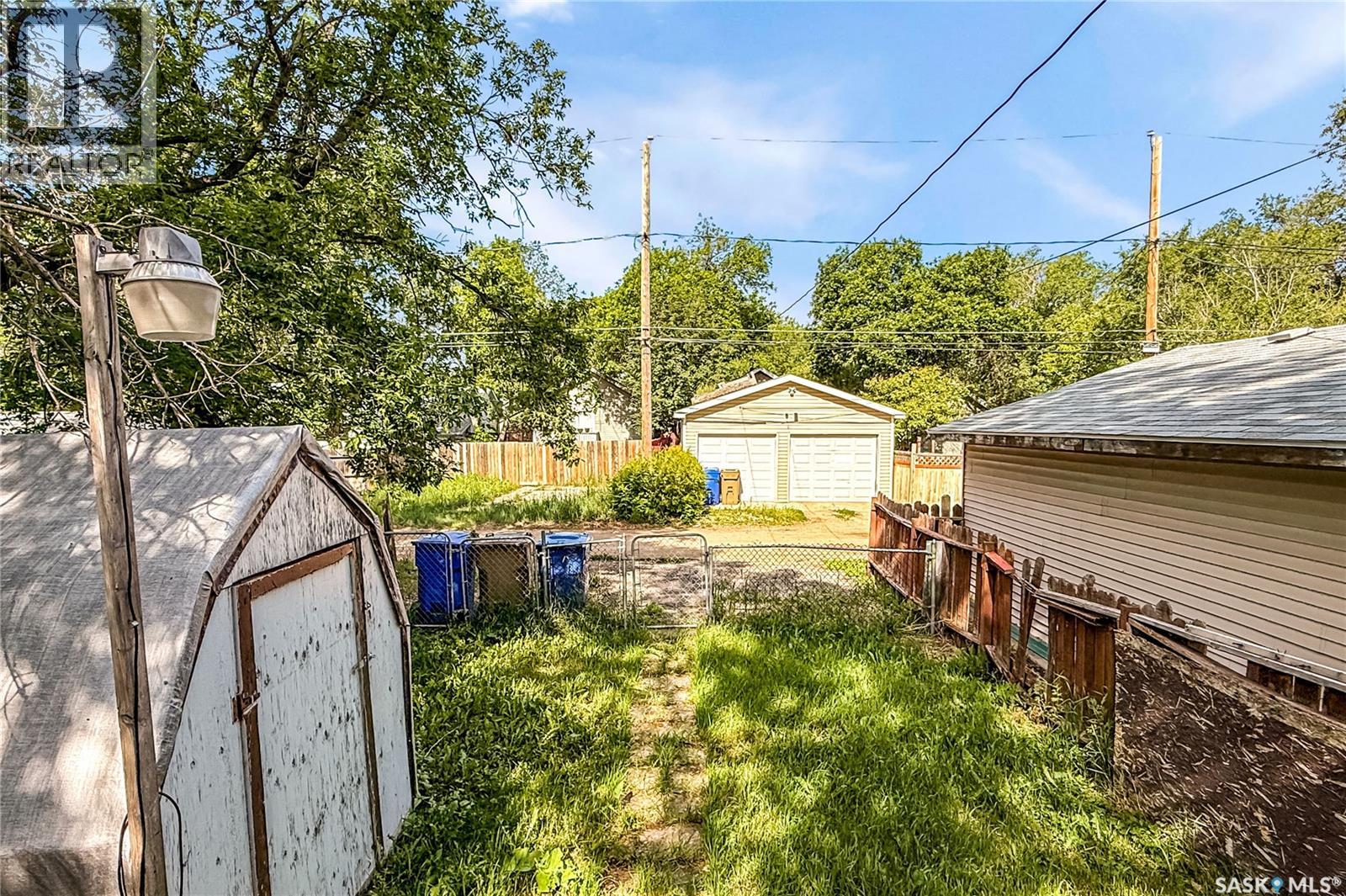 1132 QUEEN STREET - 13
