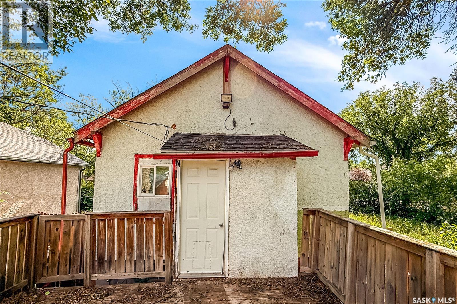 1132 QUEEN STREET - 15