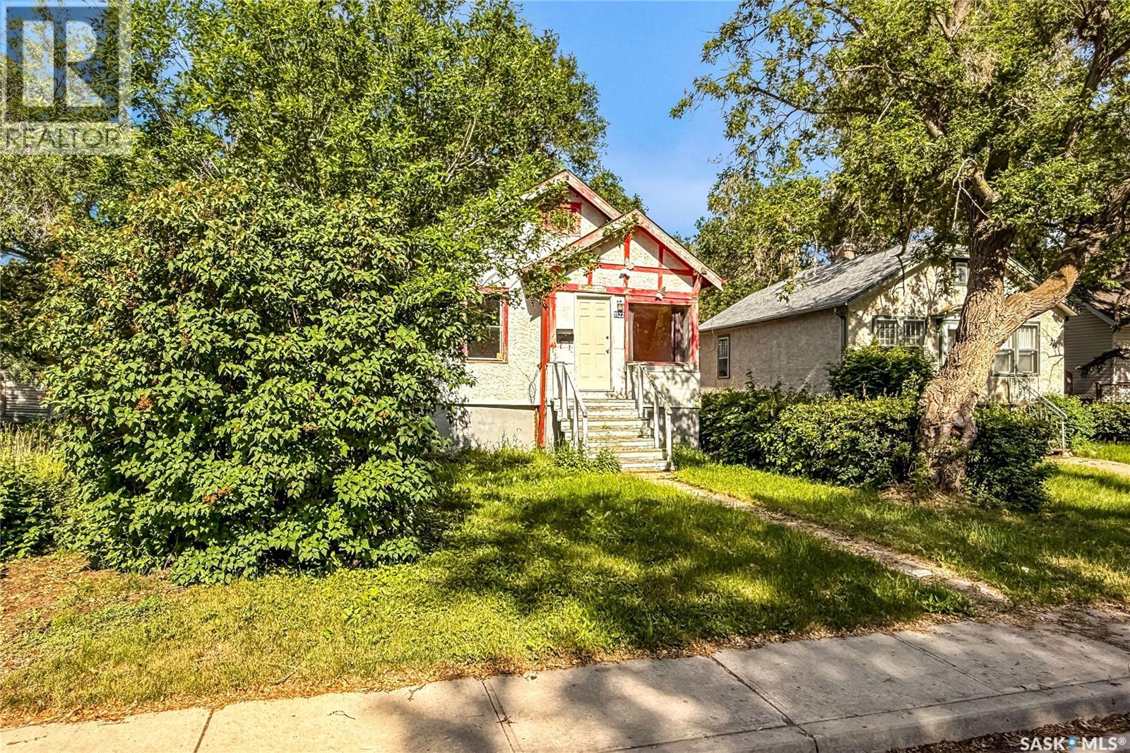 1132 QUEEN STREET - 3