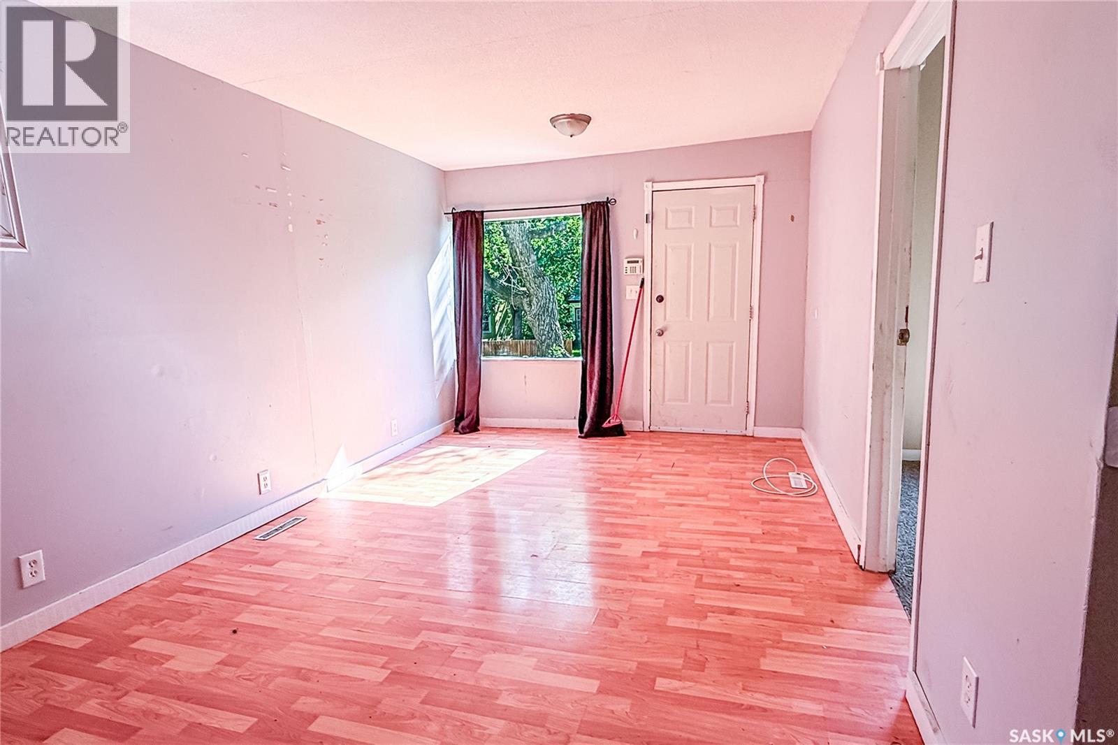 1132 QUEEN STREET - 5