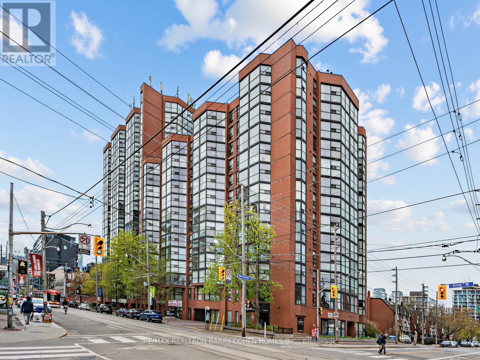 #303 725 KING STREET W - 1