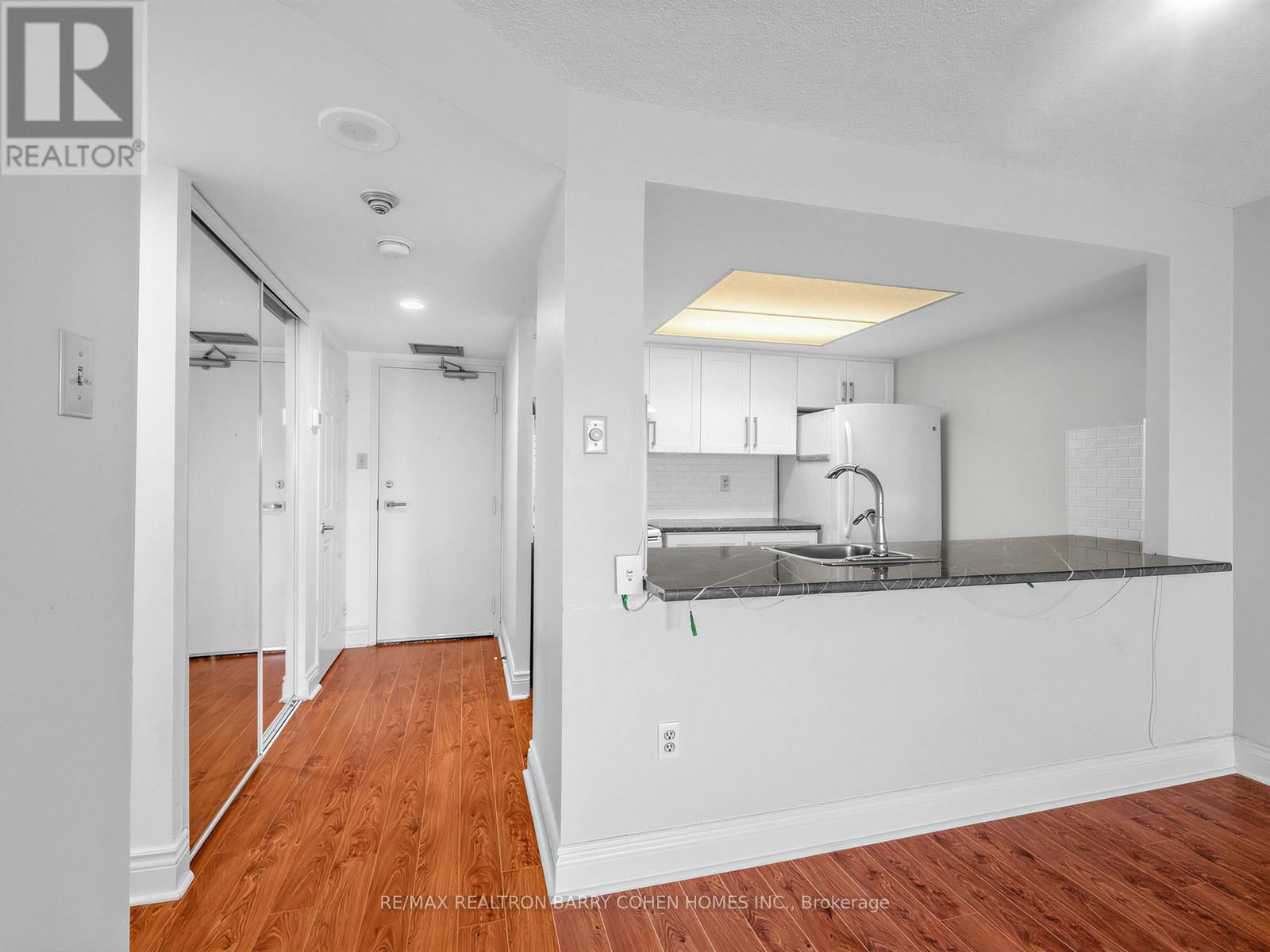 #303 725 KING STREET W - 10