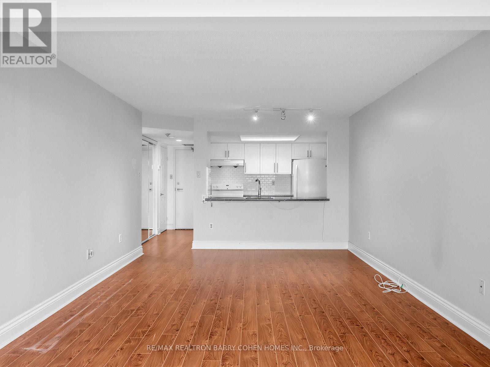 #303 725 KING STREET W - 12