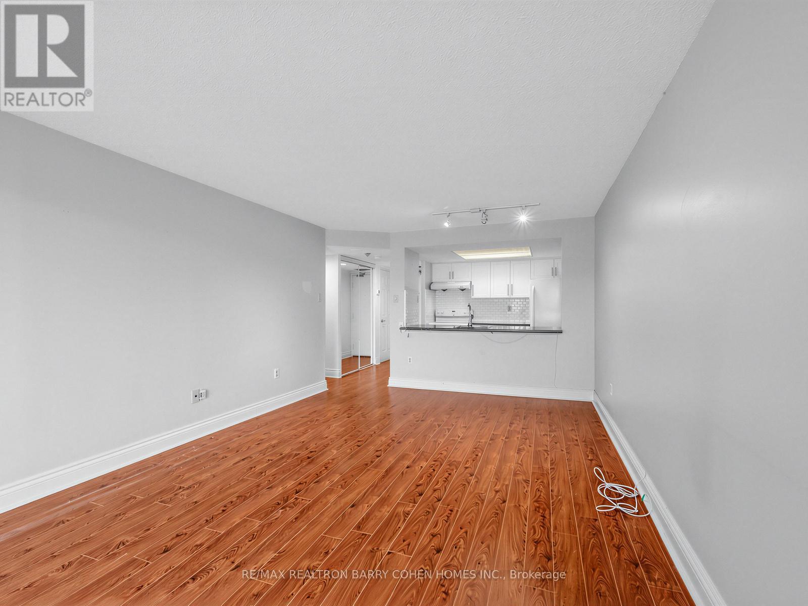 #303 725 KING STREET W - 13