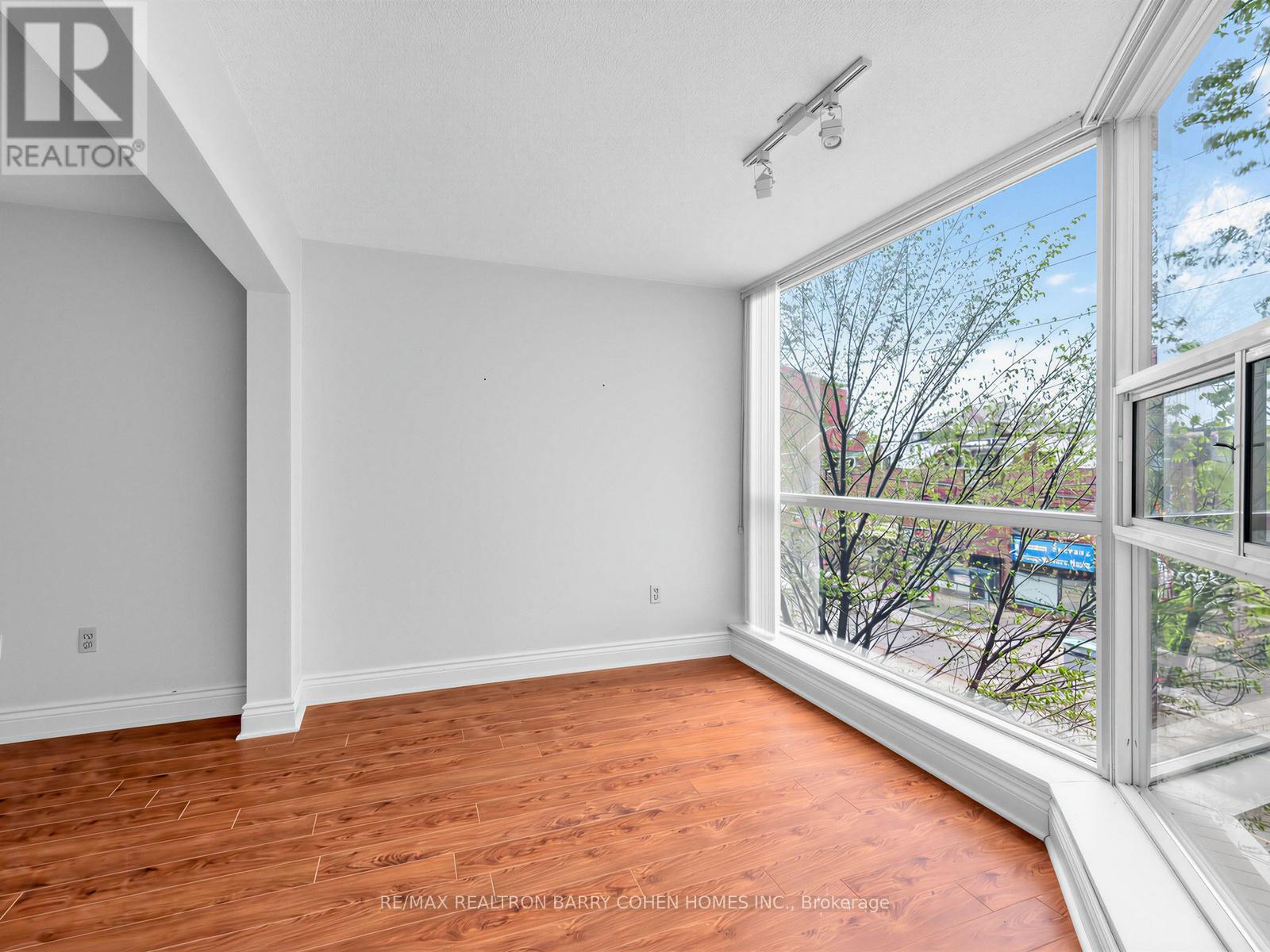 #303 725 KING STREET W - 15