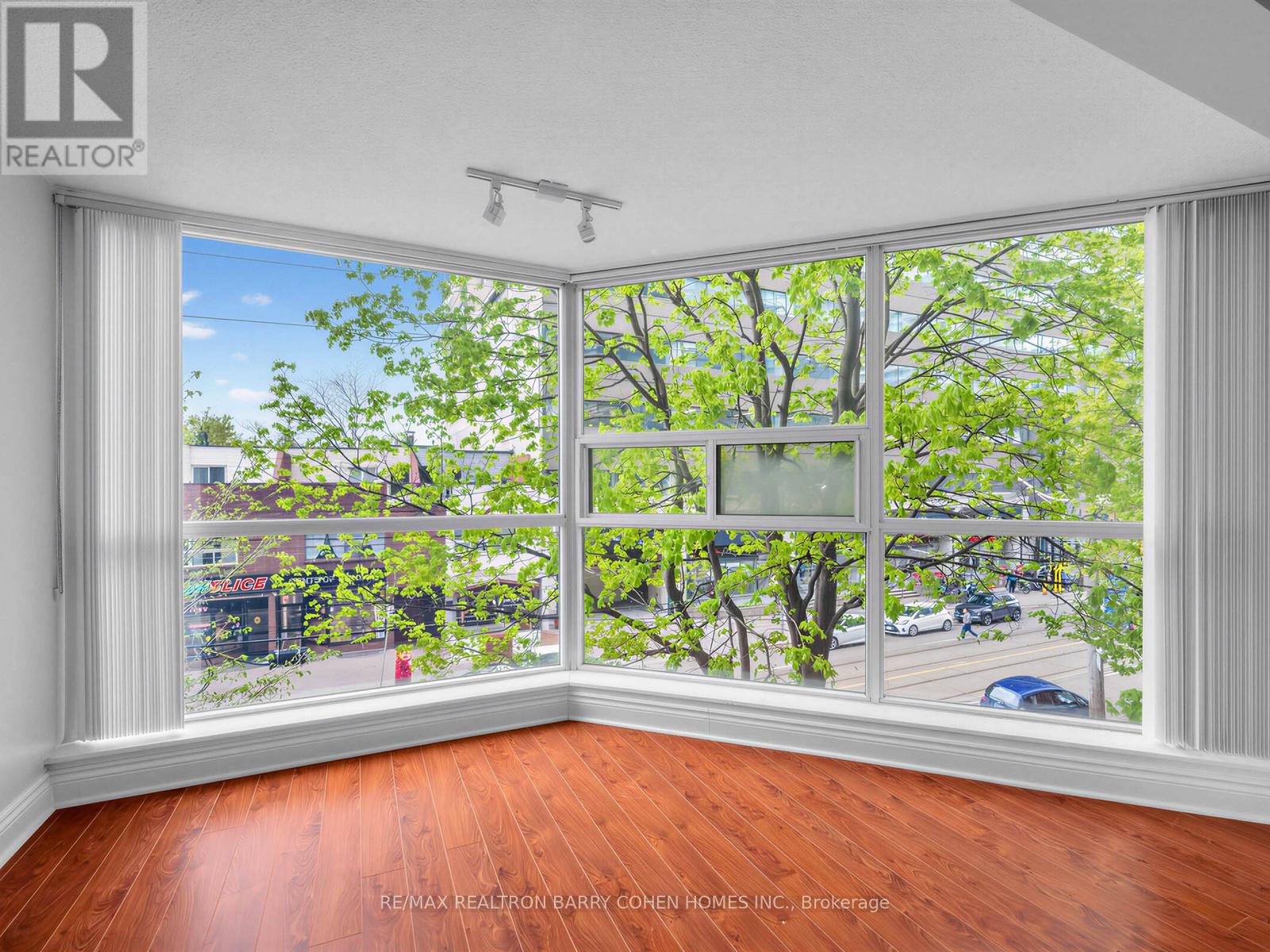 #303 725 KING STREET W - 16