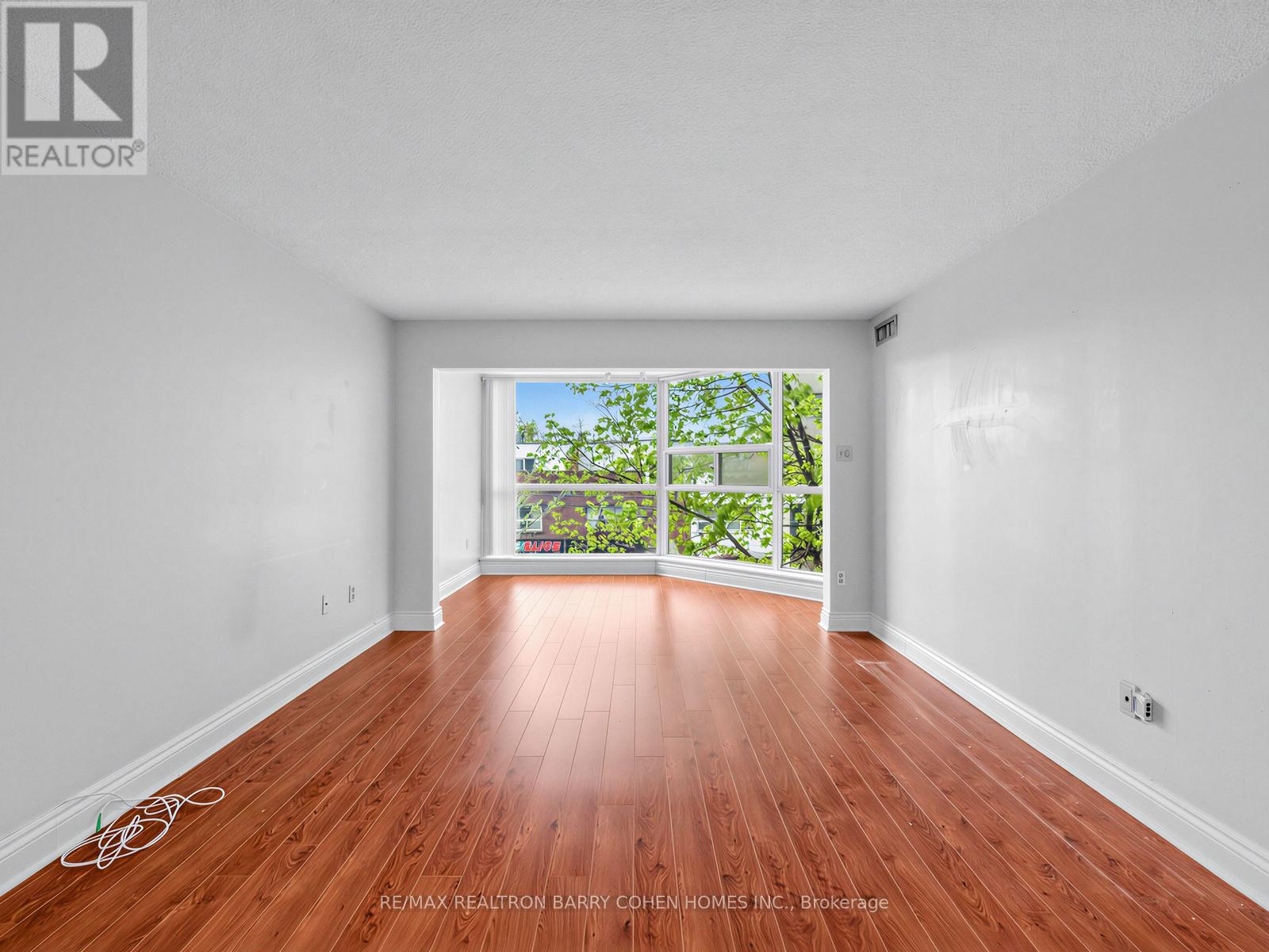 #303 725 KING STREET W - 17