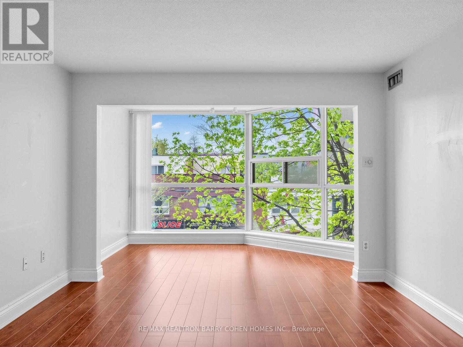 #303 725 KING STREET W - 18