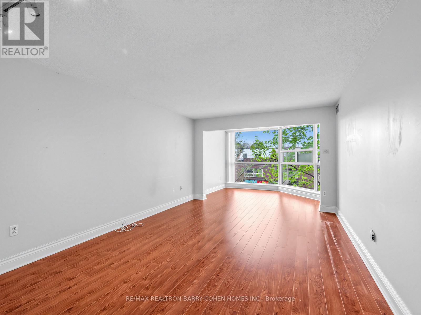 #303 725 KING STREET W - 19