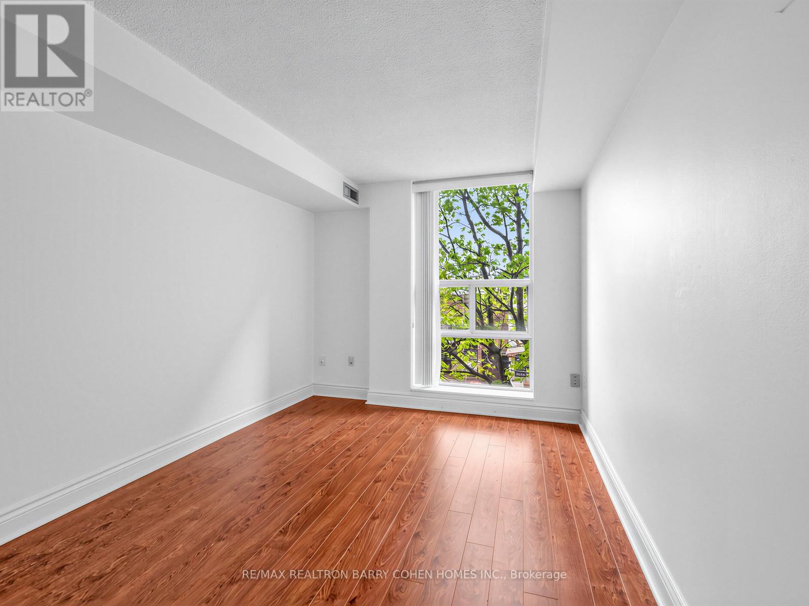 #303 725 KING STREET W - 21