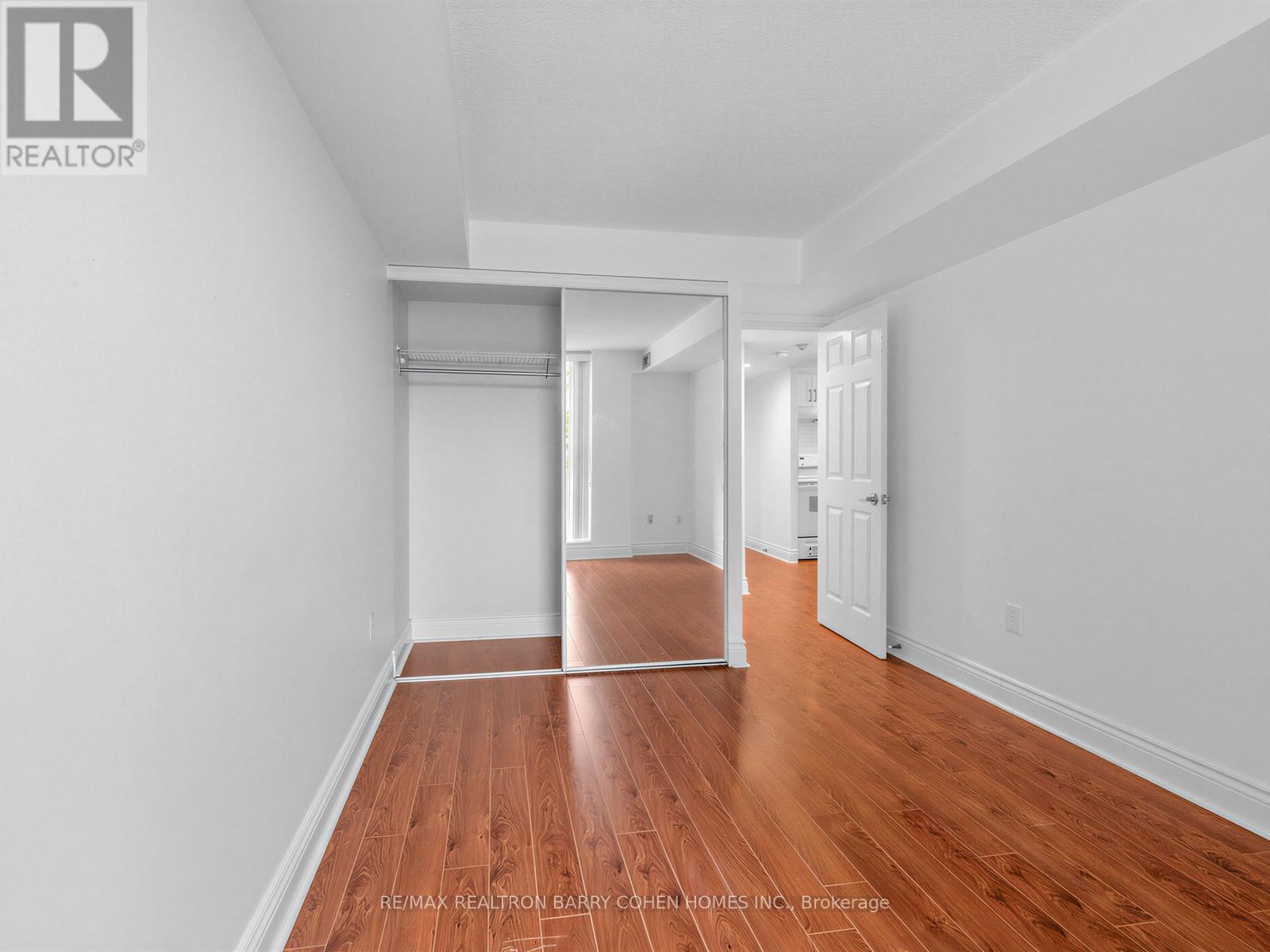 #303 725 KING STREET W - 22