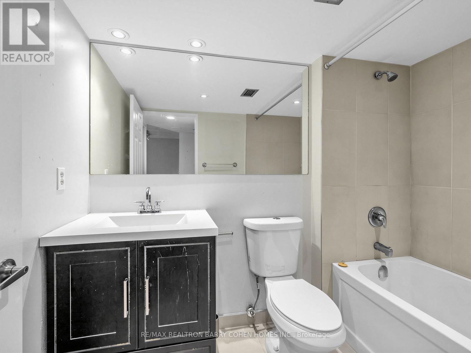 #303 725 KING STREET W - 23