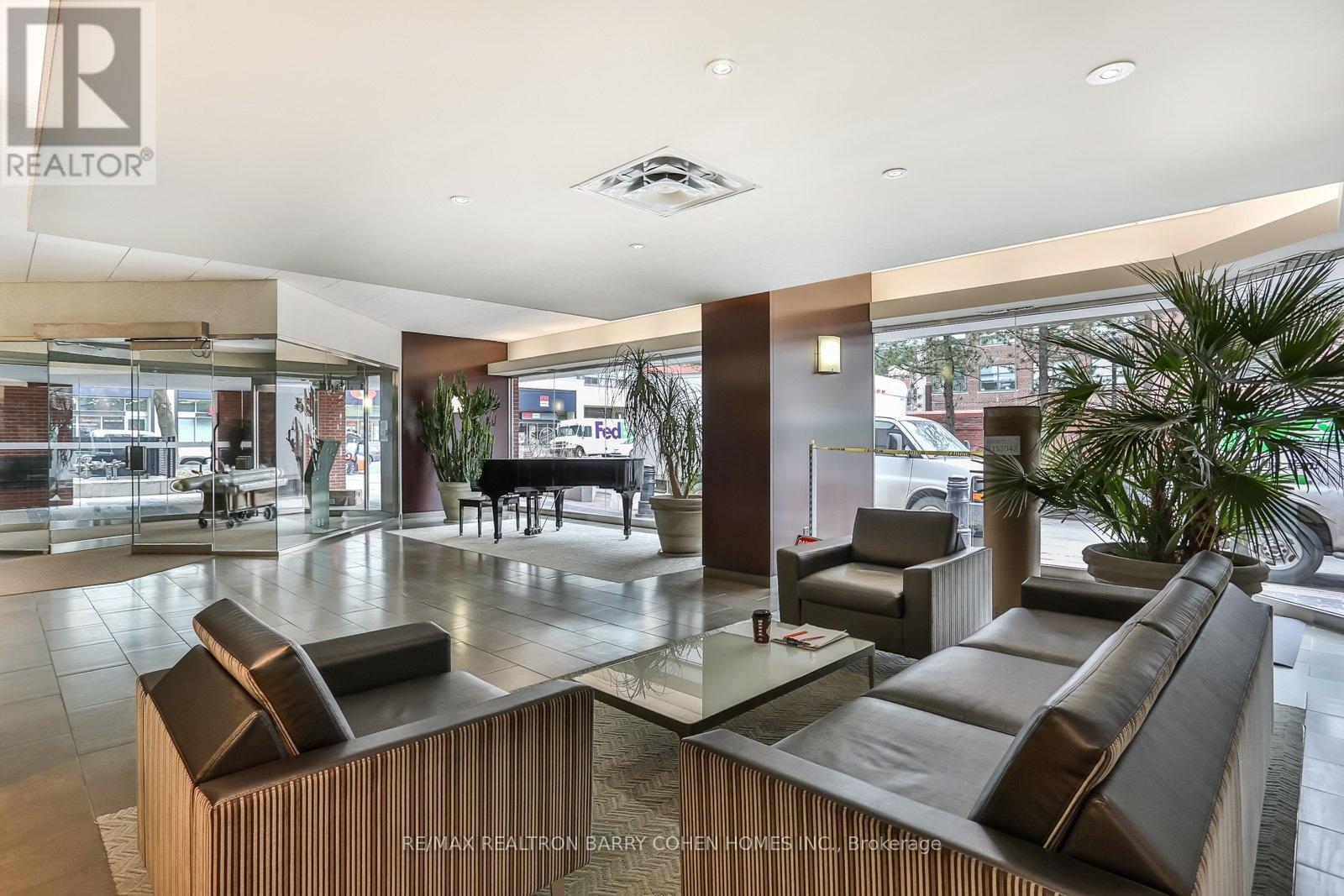 #303 725 KING STREET W - 29