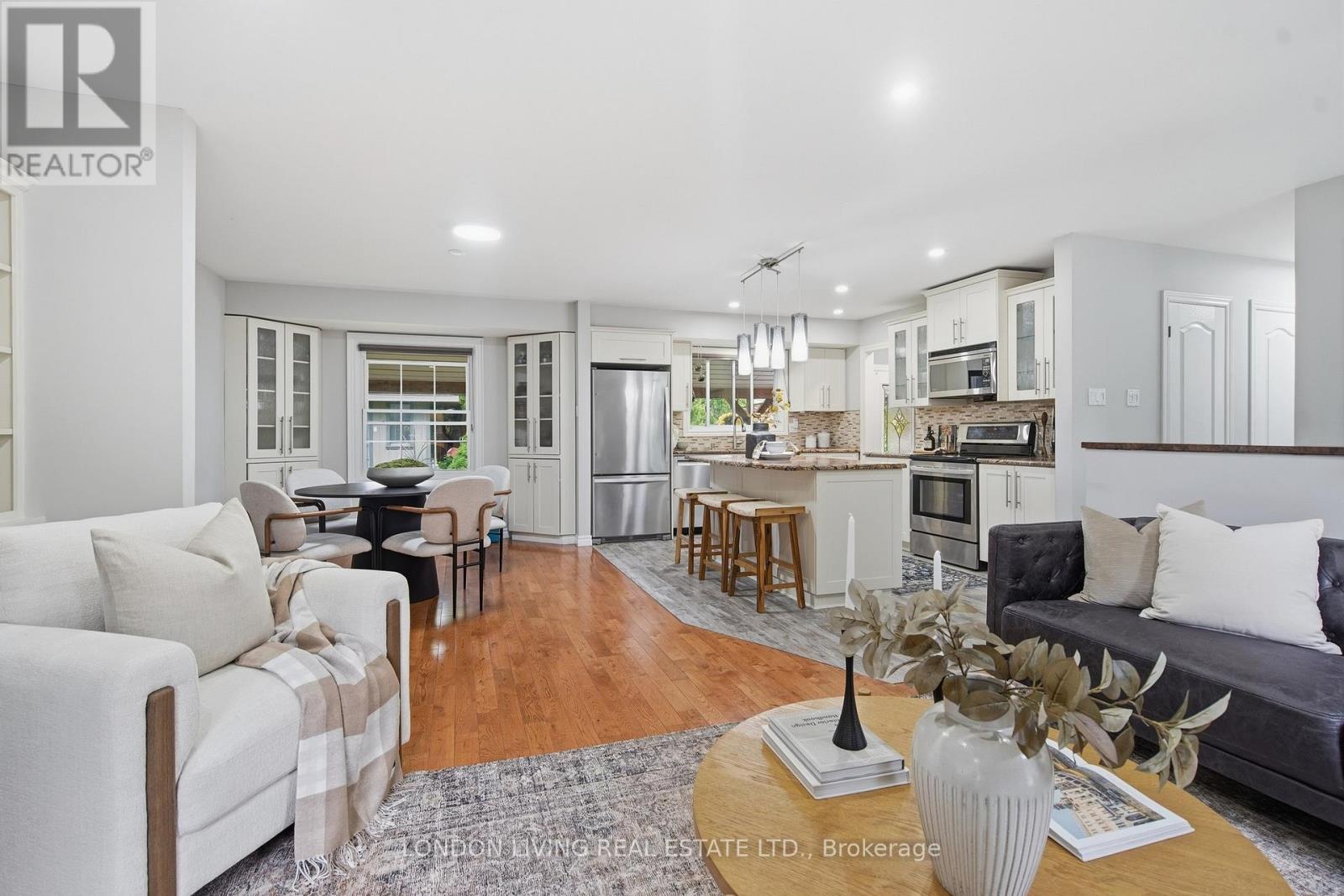 1400 STONEYBROOK CRESCENT - 10