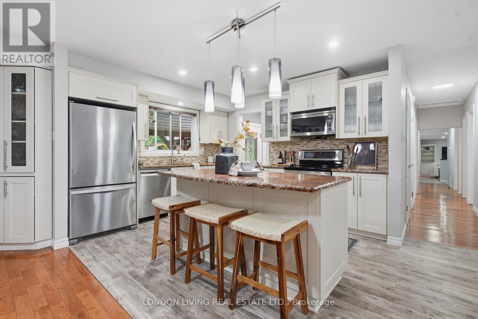 1400 STONEYBROOK CRESCENT - 12