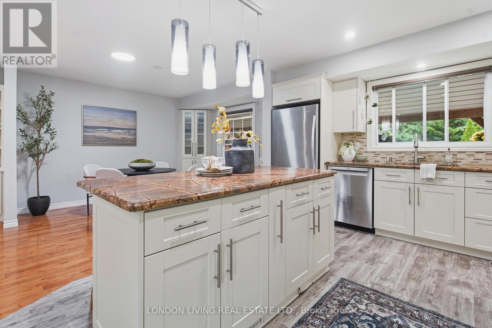 1400 STONEYBROOK CRESCENT - 13