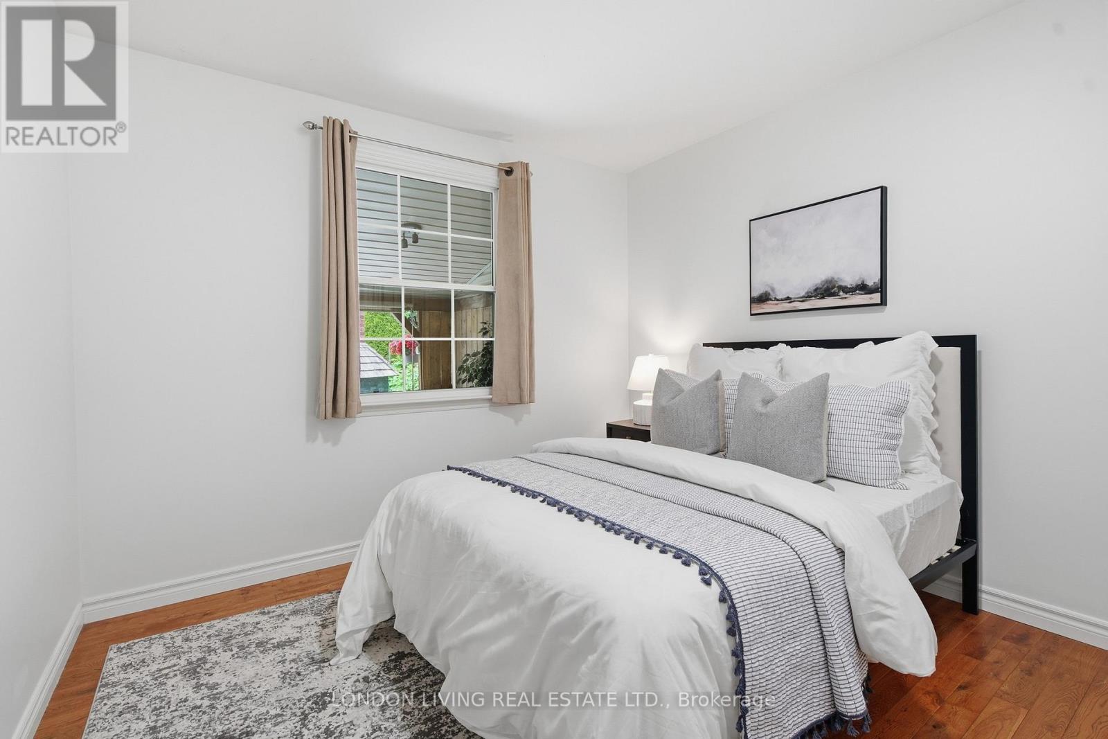 1400 STONEYBROOK CRESCENT - 18