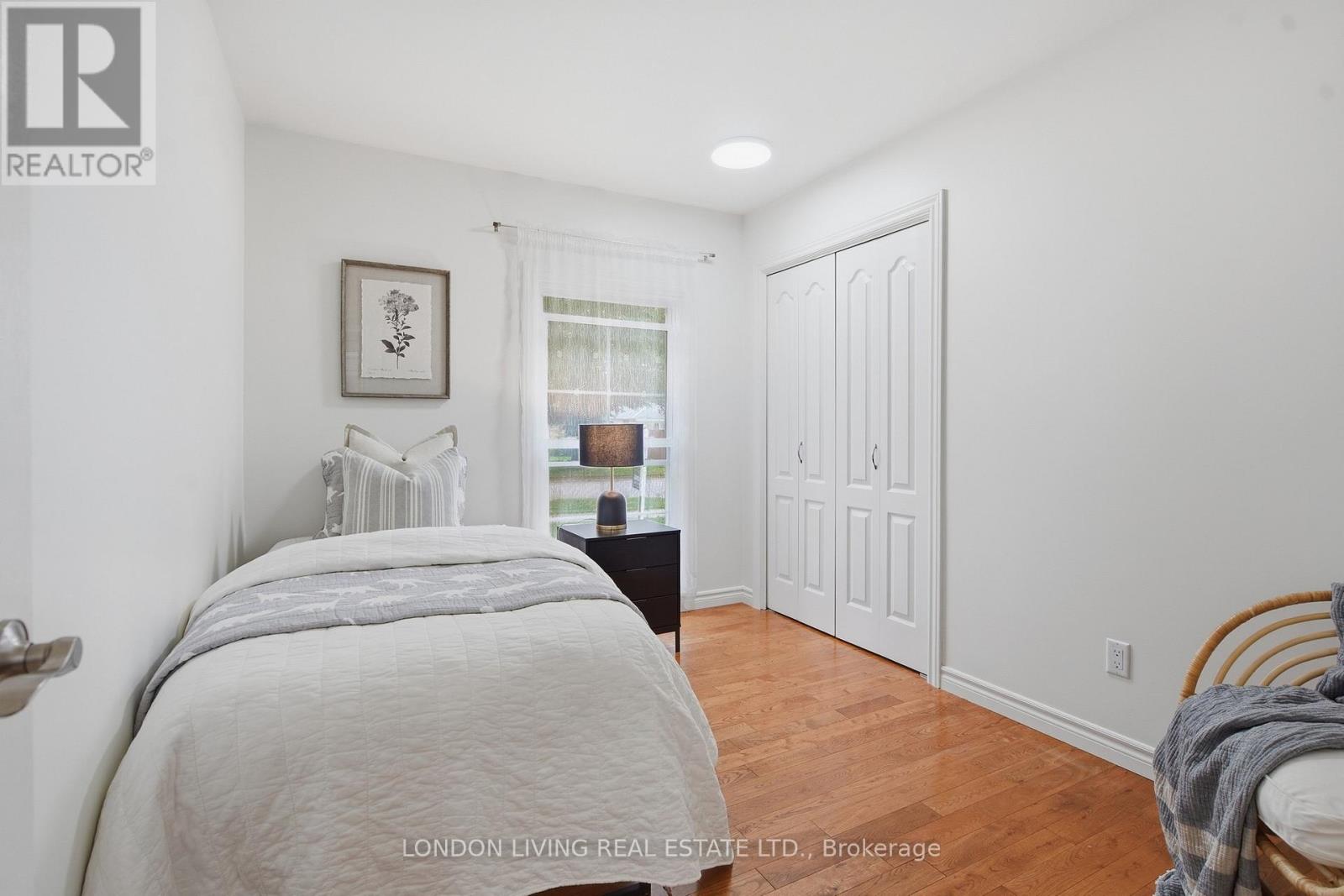 1400 STONEYBROOK CRESCENT - 20