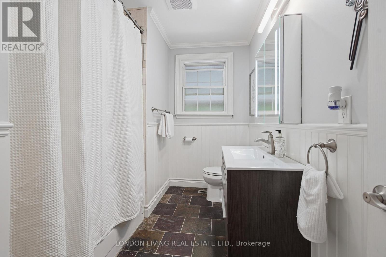 1400 STONEYBROOK CRESCENT - 21