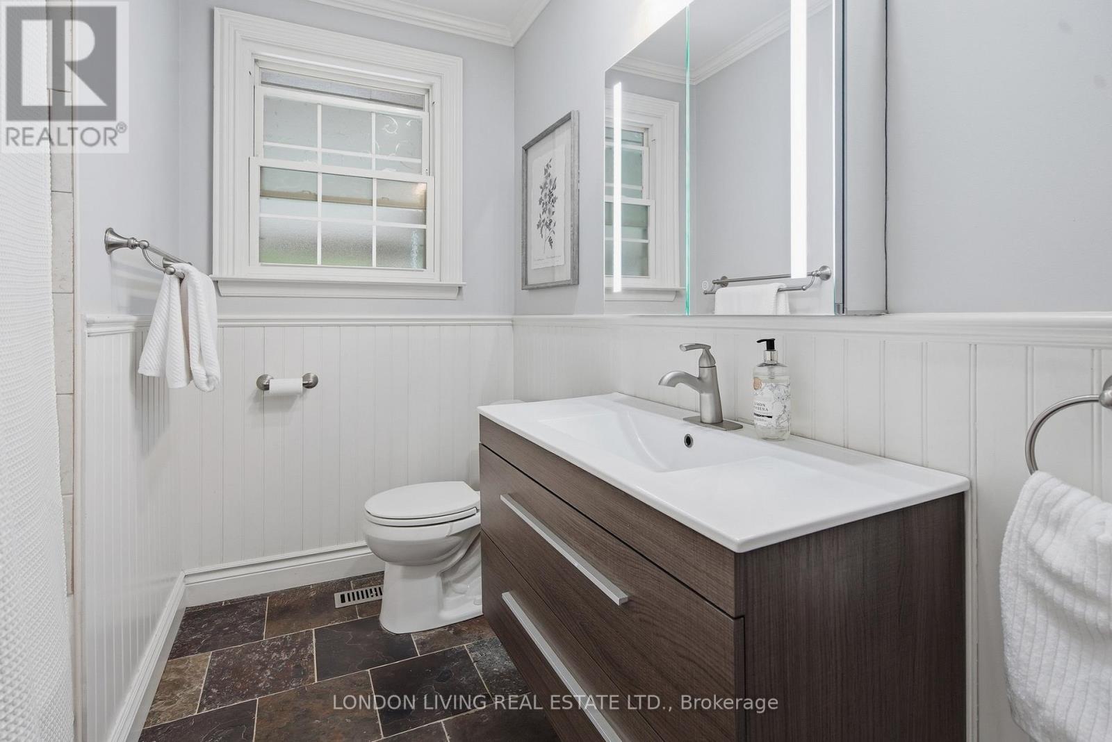 1400 STONEYBROOK CRESCENT - 22