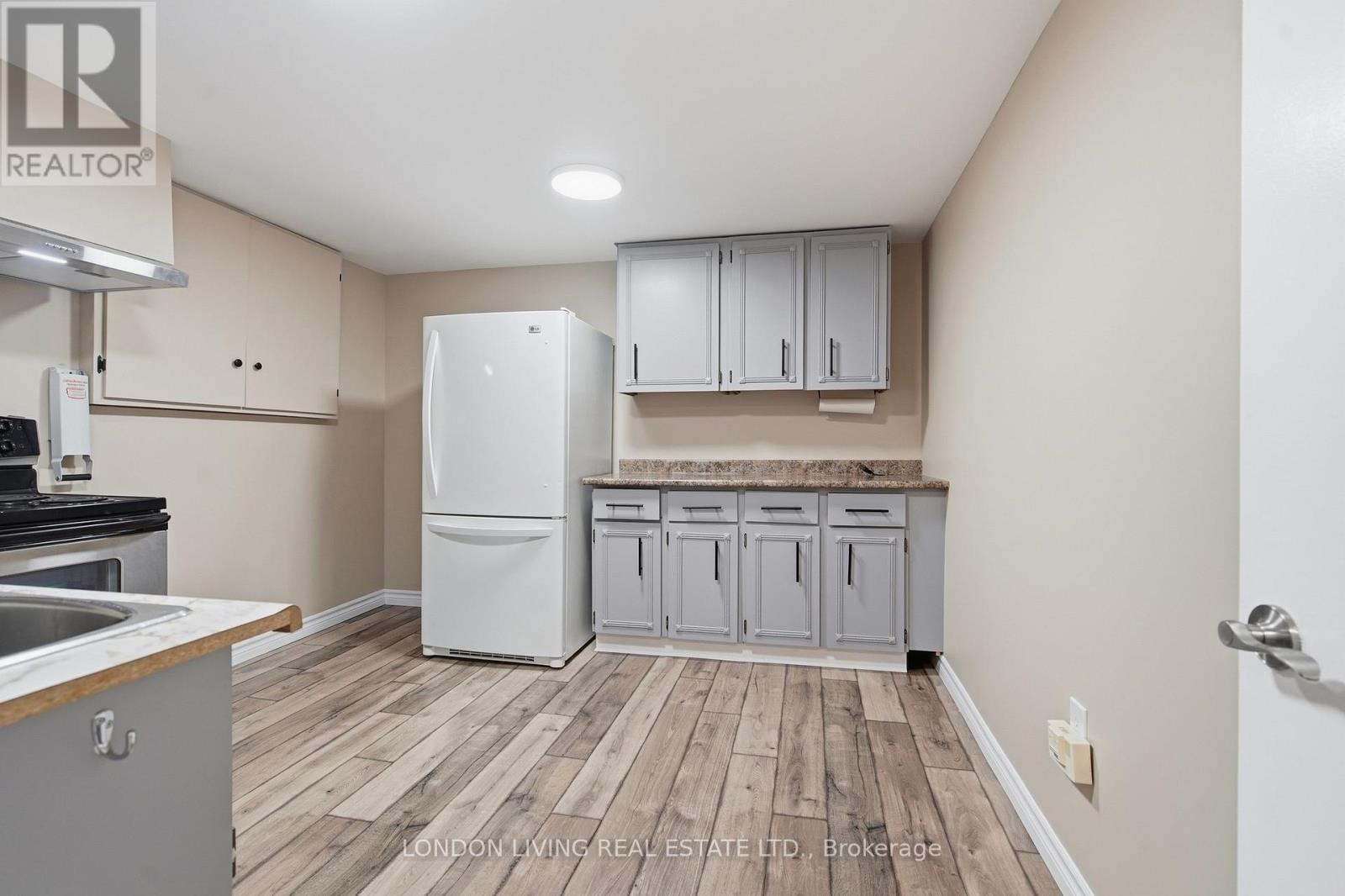 1400 STONEYBROOK CRESCENT - 24
