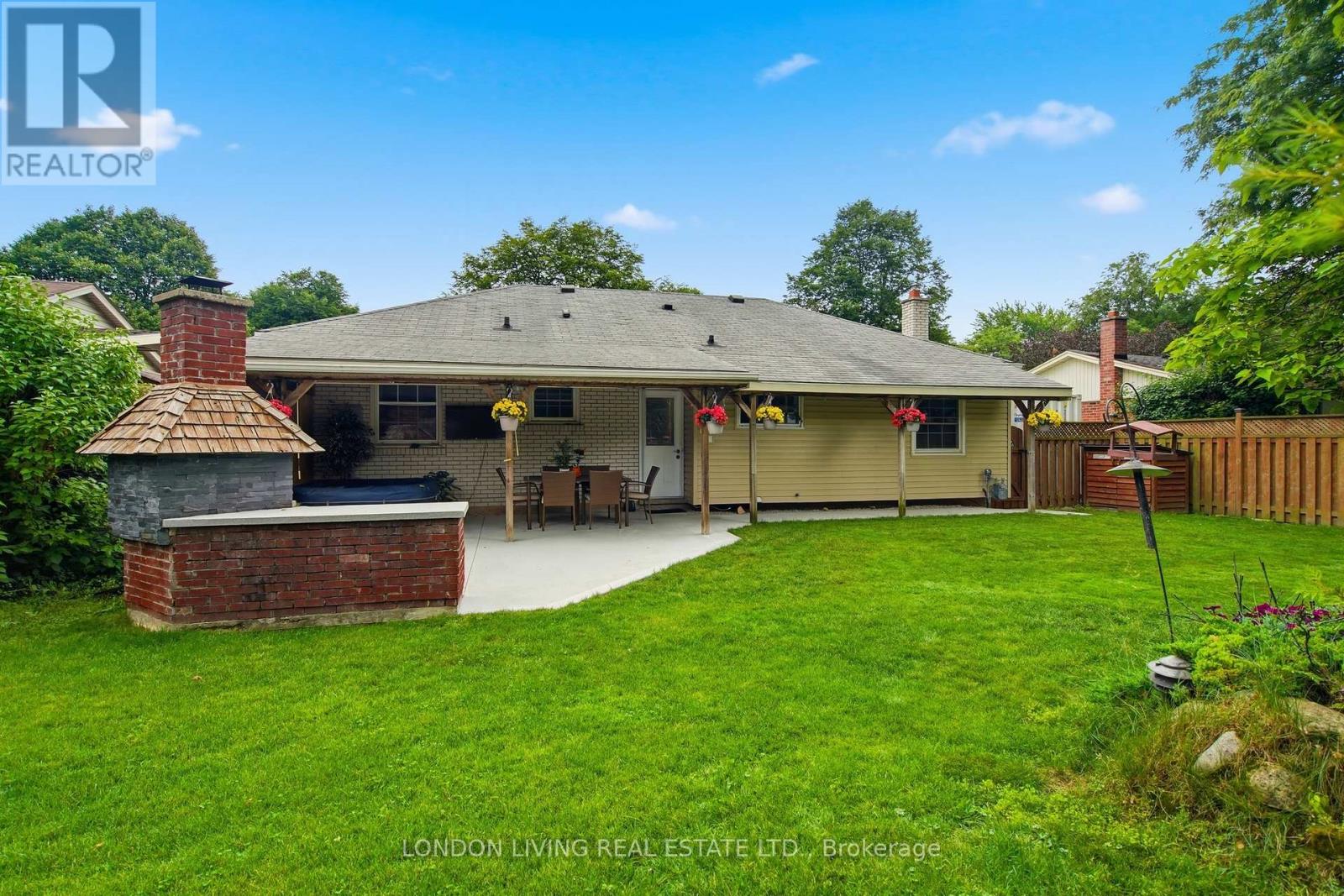 1400 STONEYBROOK CRESCENT - 45
