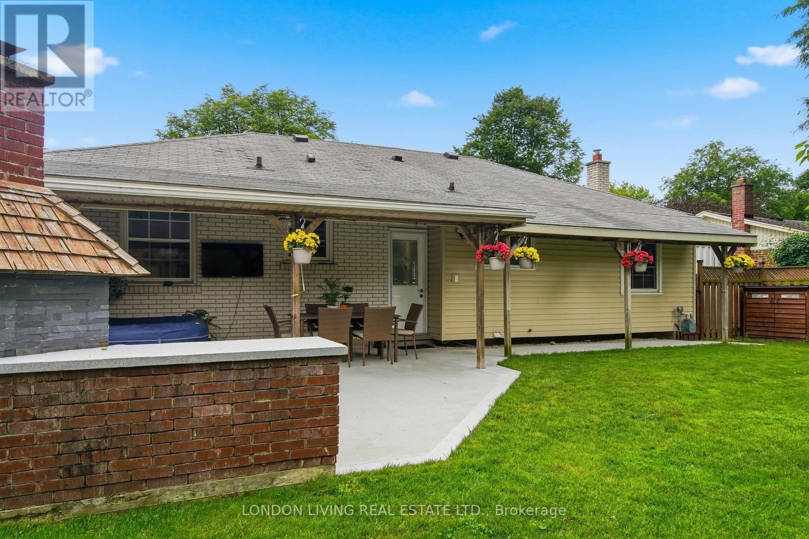 1400 STONEYBROOK CRESCENT - 46