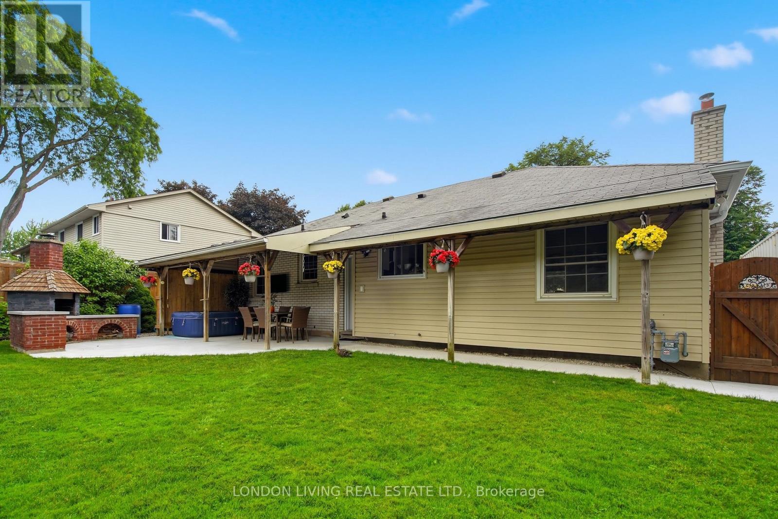 1400 STONEYBROOK CRESCENT - 48