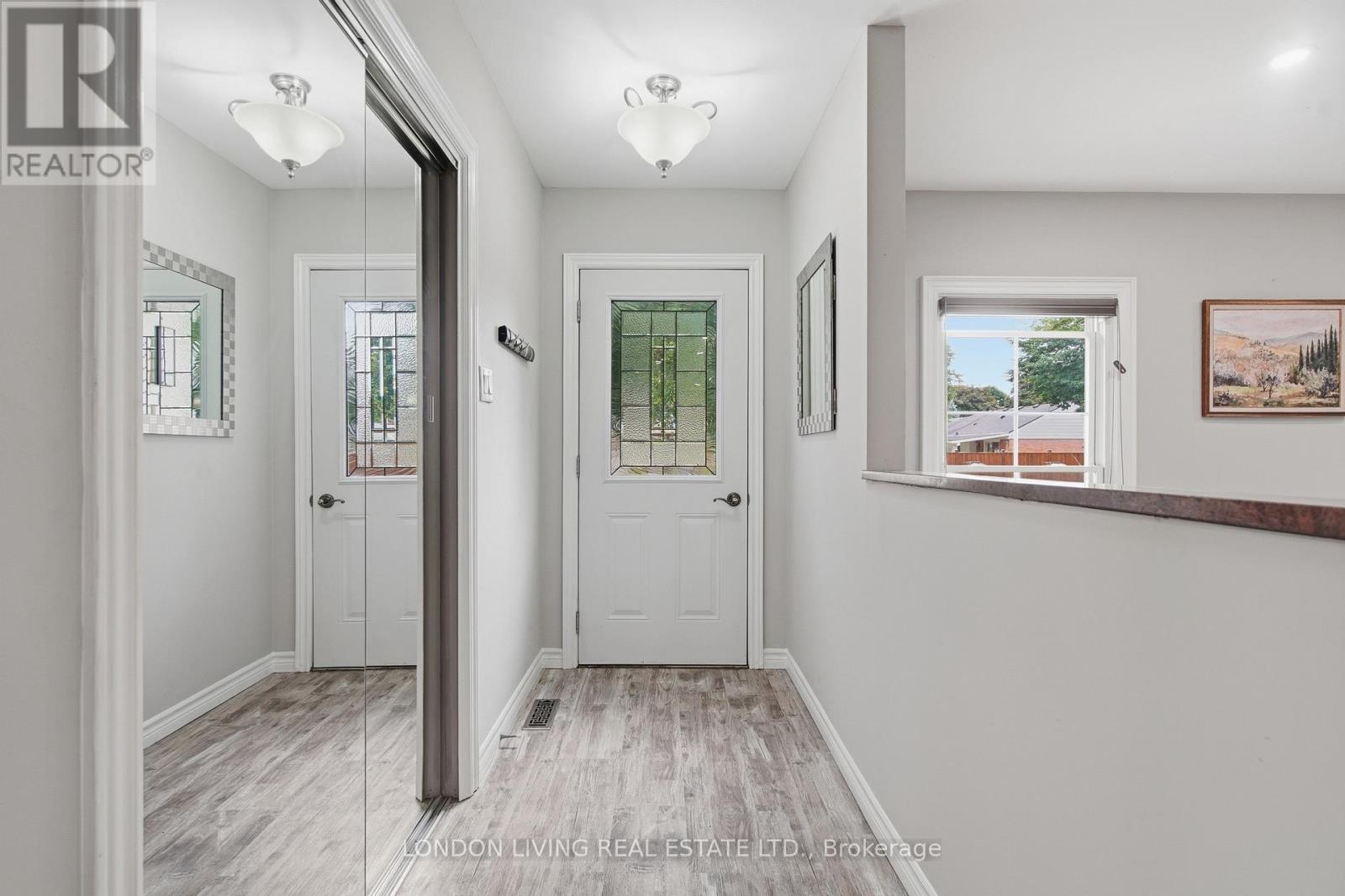 1400 STONEYBROOK CRESCENT - 6