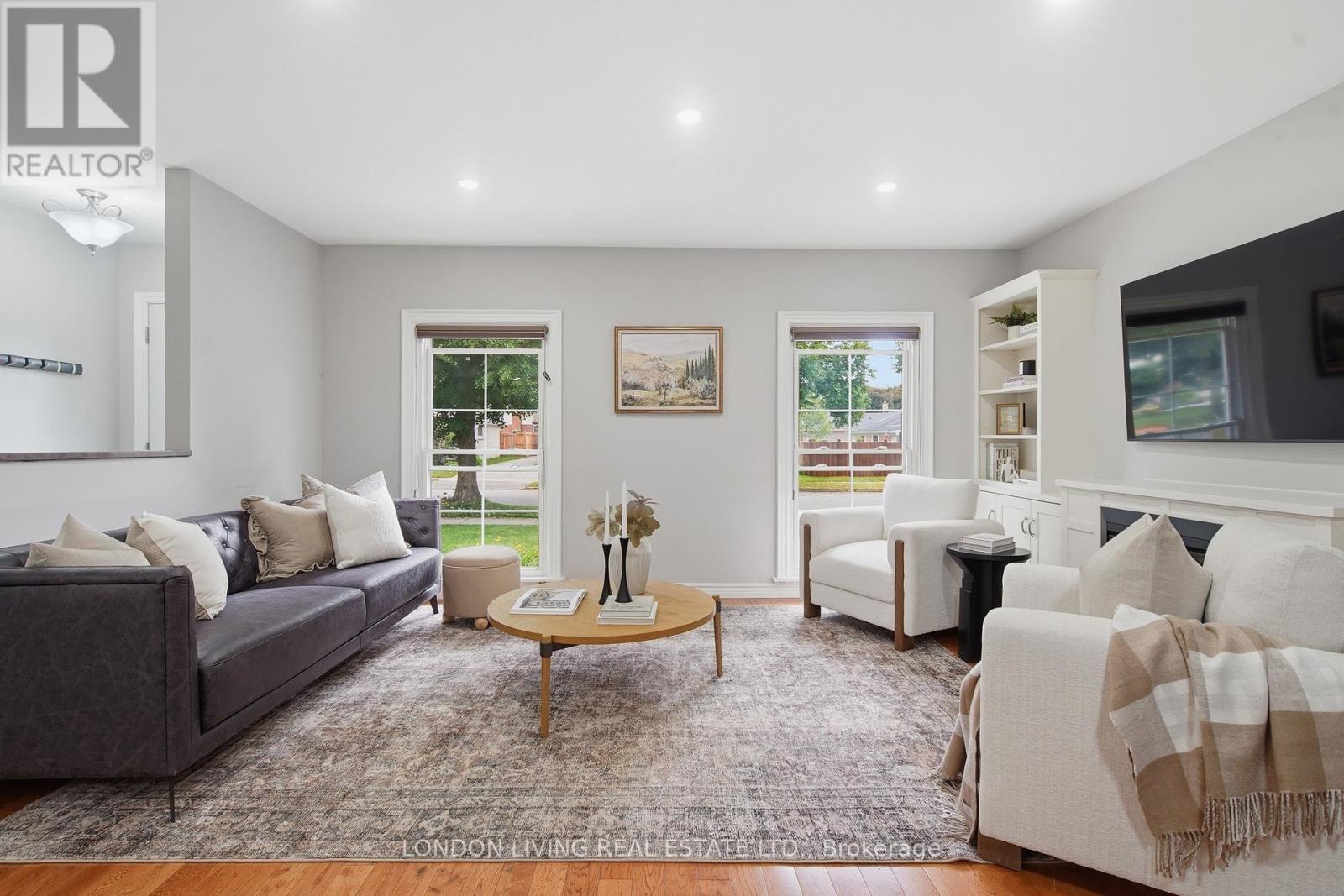 1400 STONEYBROOK CRESCENT - 7