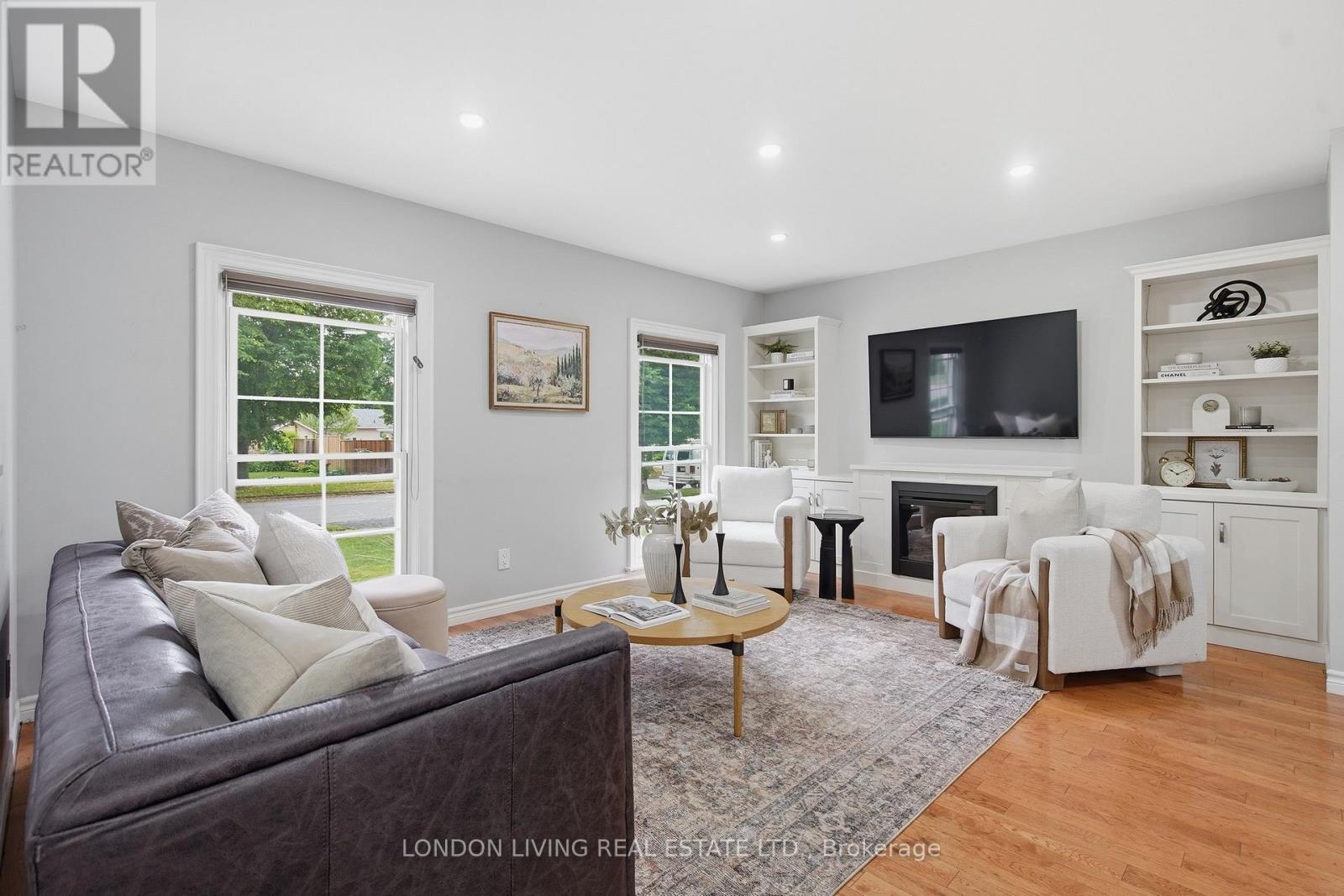 1400 STONEYBROOK CRESCENT - 8