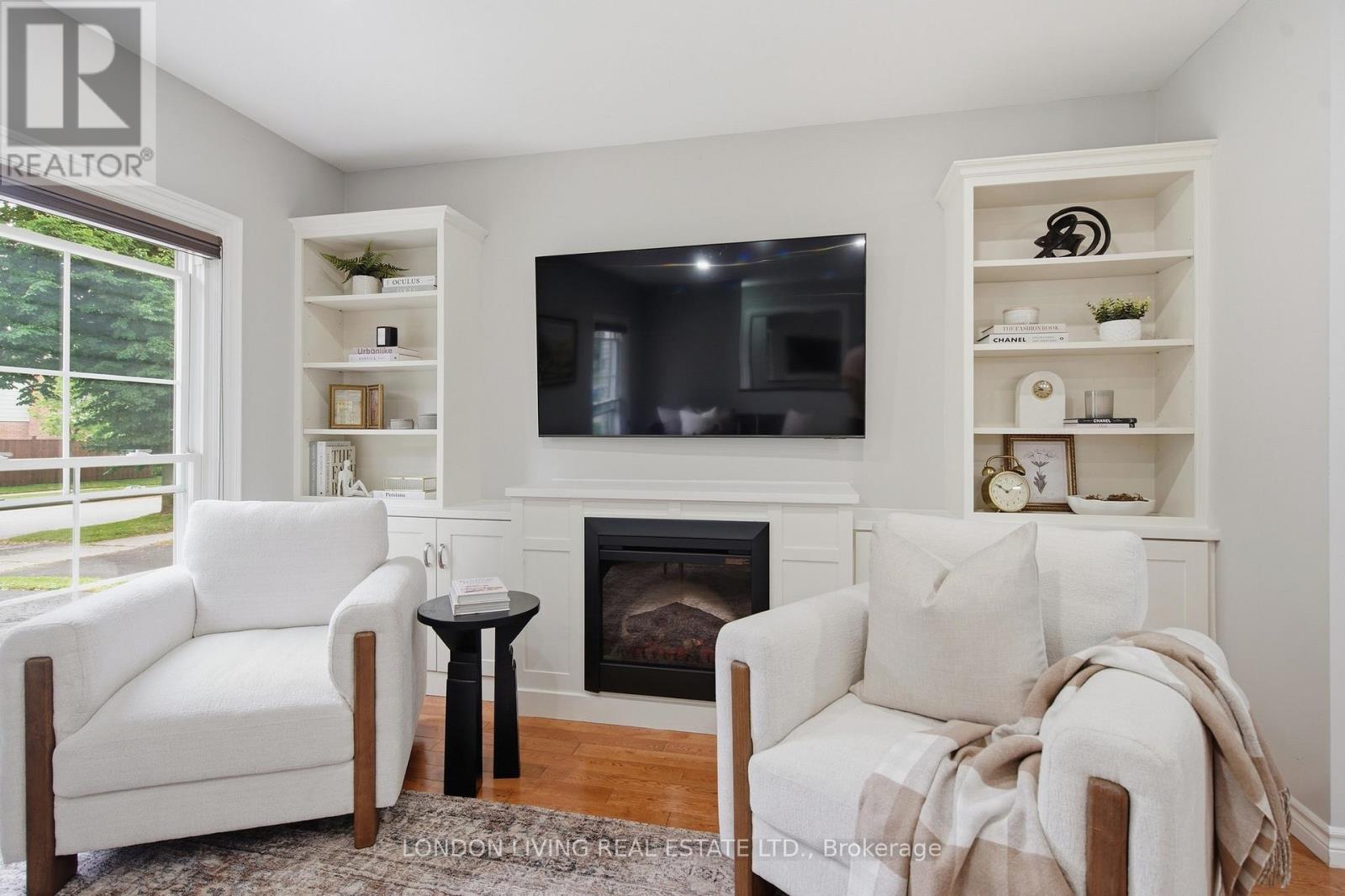 1400 STONEYBROOK CRESCENT - 9